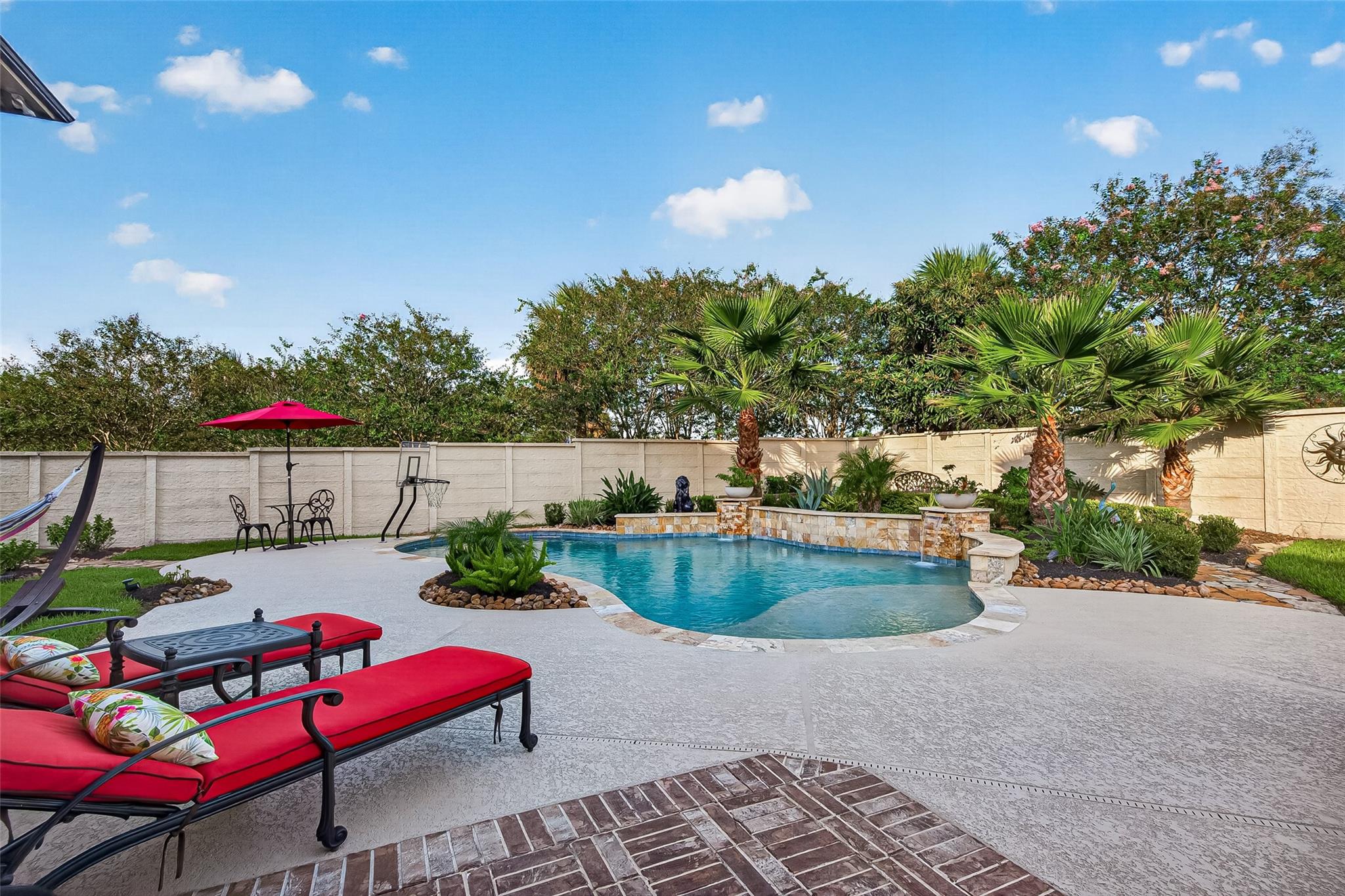 2401 Scarlatti Drive Property Photo 4