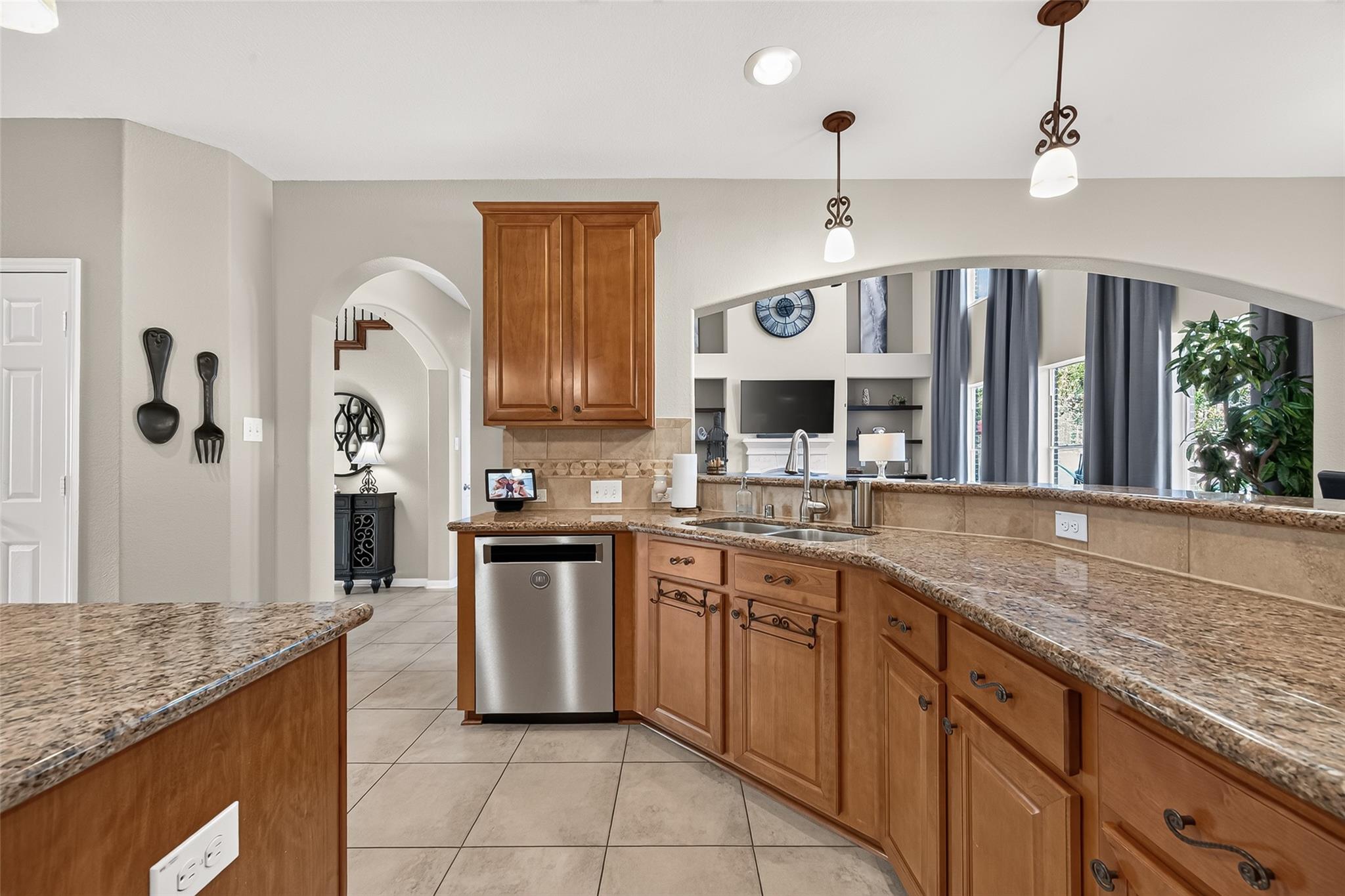 2401 Scarlatti Drive Property Photo 14