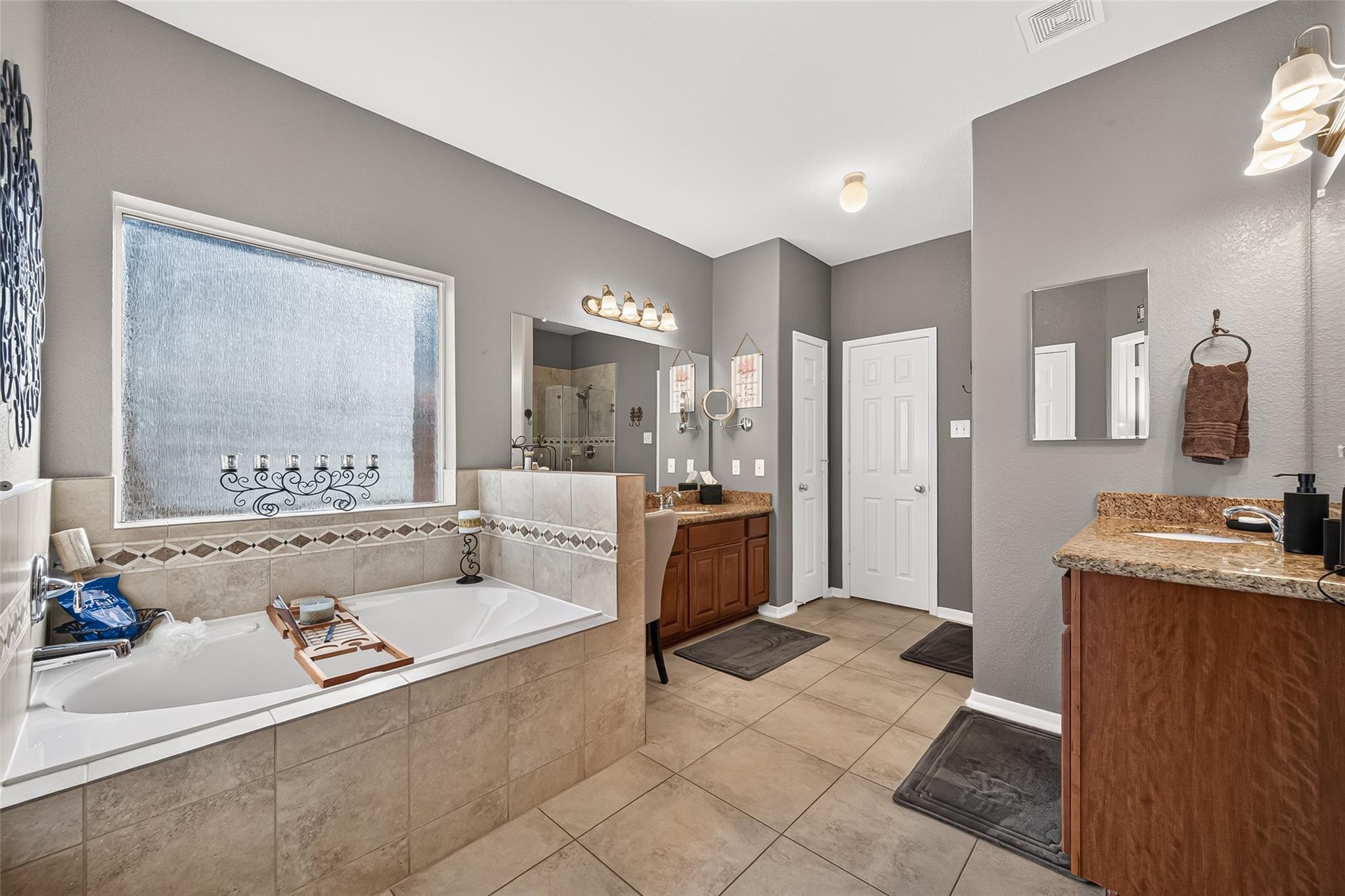 2401 Scarlatti Drive Property Photo 20
