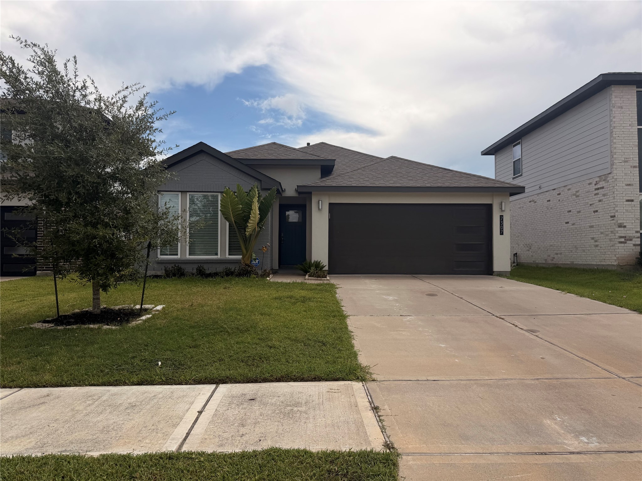 7307 Ramsgate Cliff Lane Property Photo 1