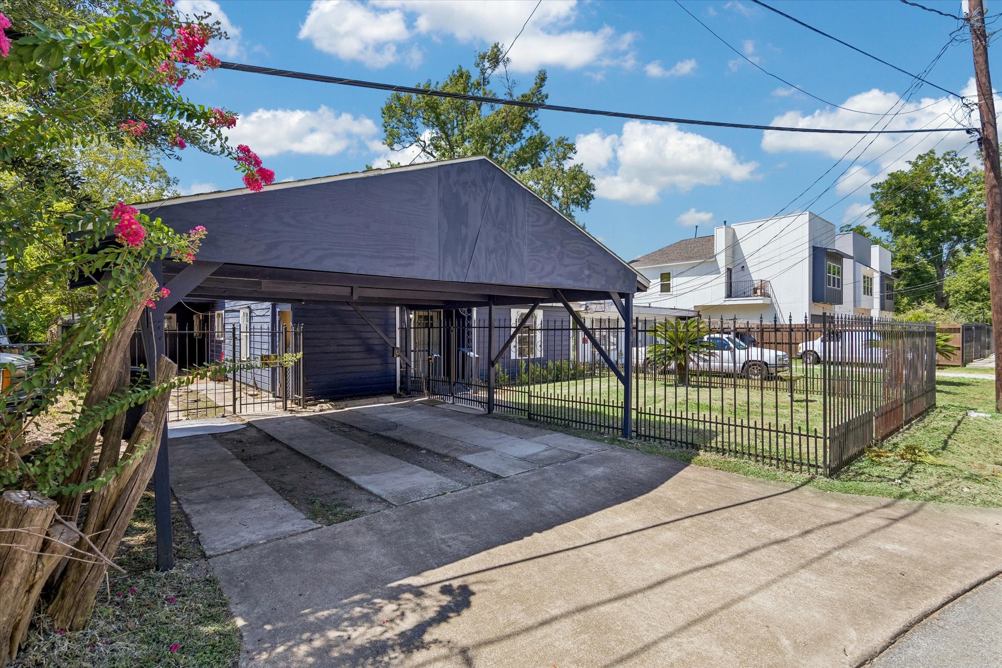 96 Burress Street Property Photo 2