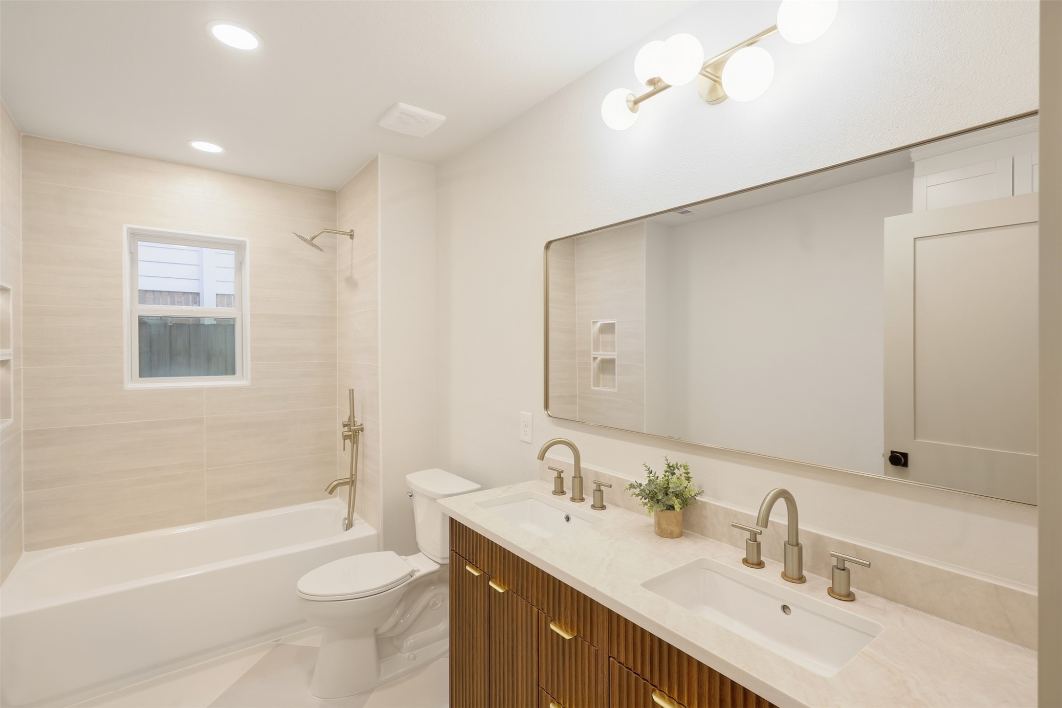 1031 Richelieu Lane Property Photo 15