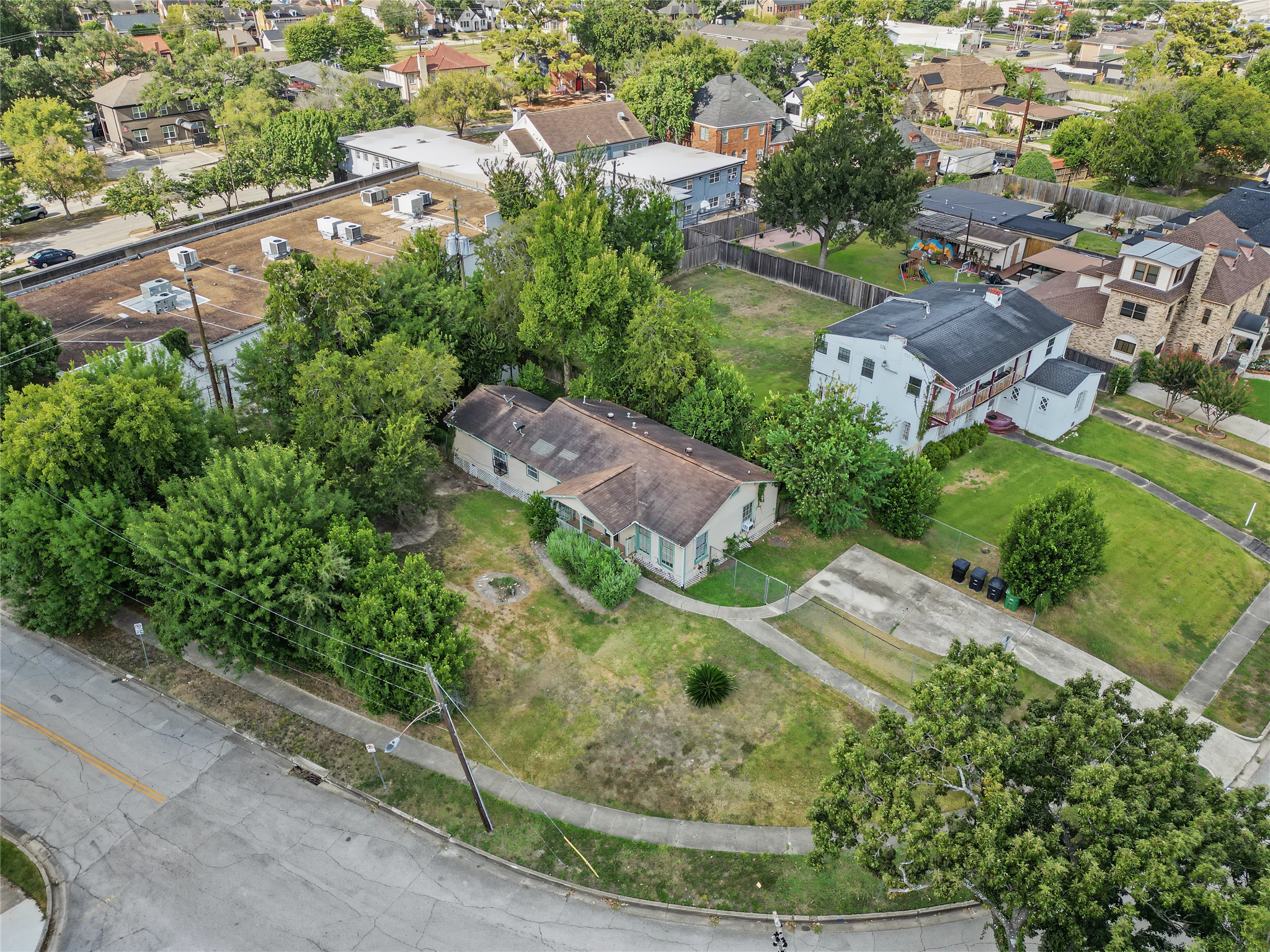 5130 Live Oak Street Property Photo 5