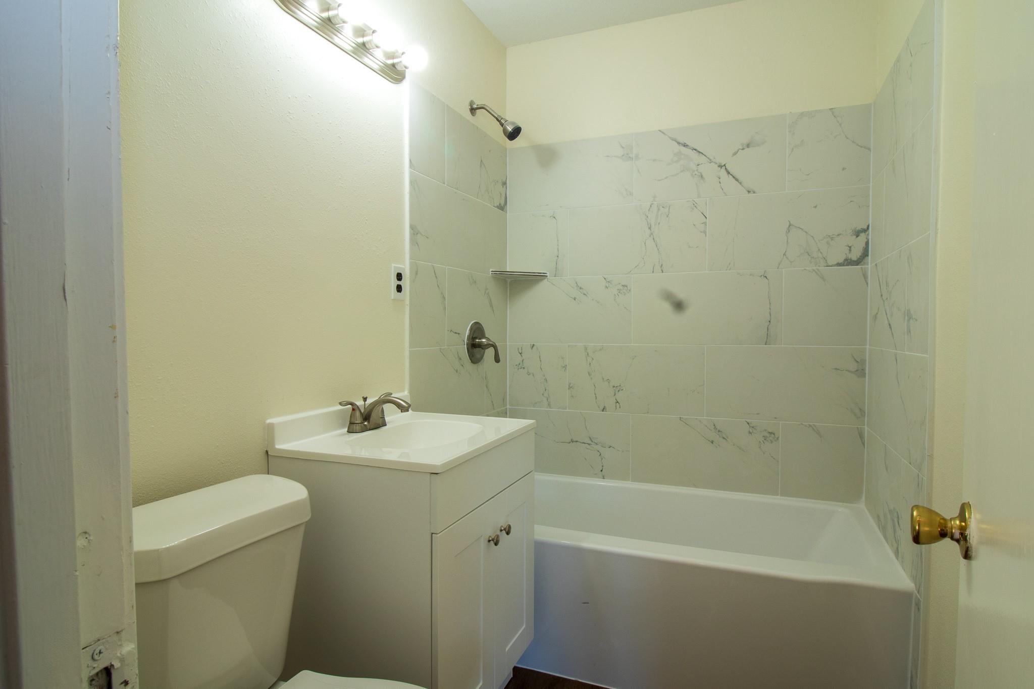 4039 Erby Street B Property Photo 8