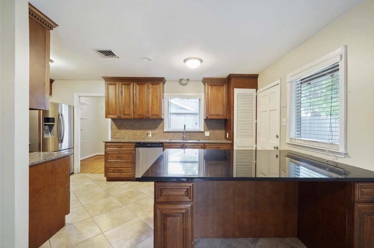 9802 Cedardale Drive Property Photo 11