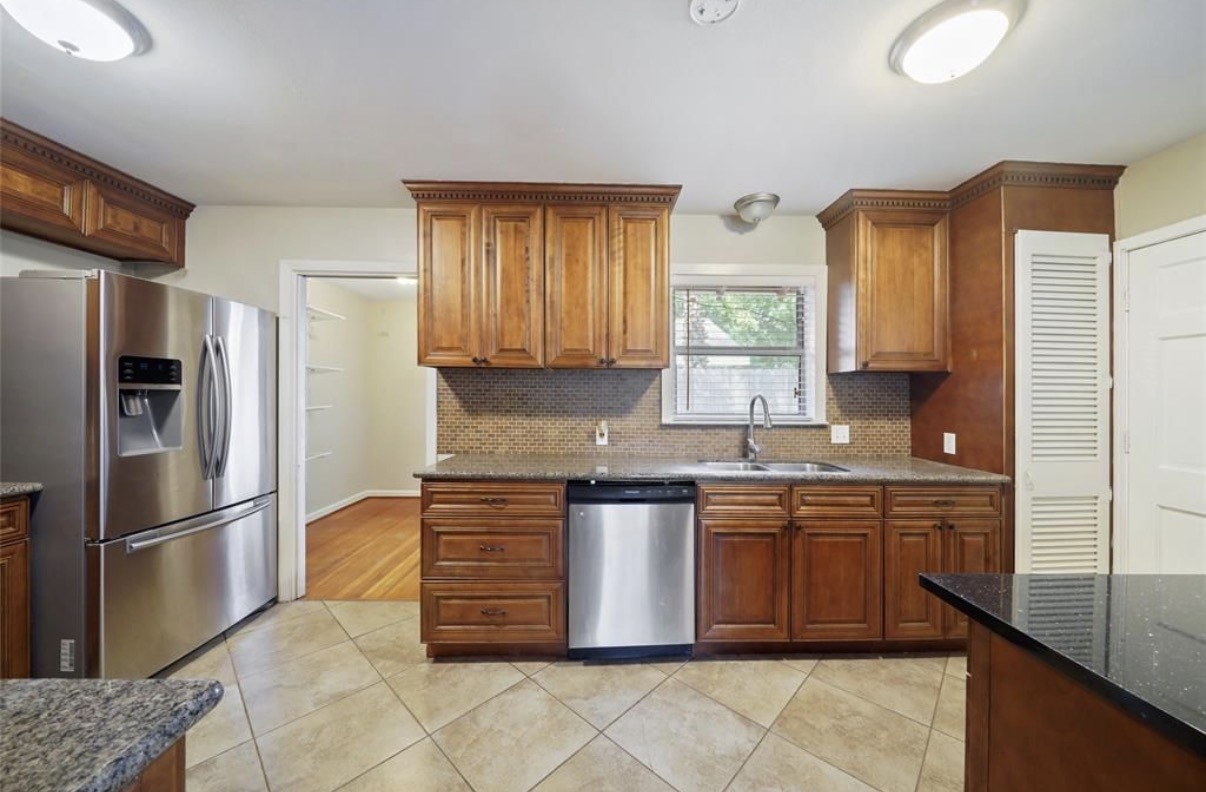 9802 Cedardale Drive Property Photo 12