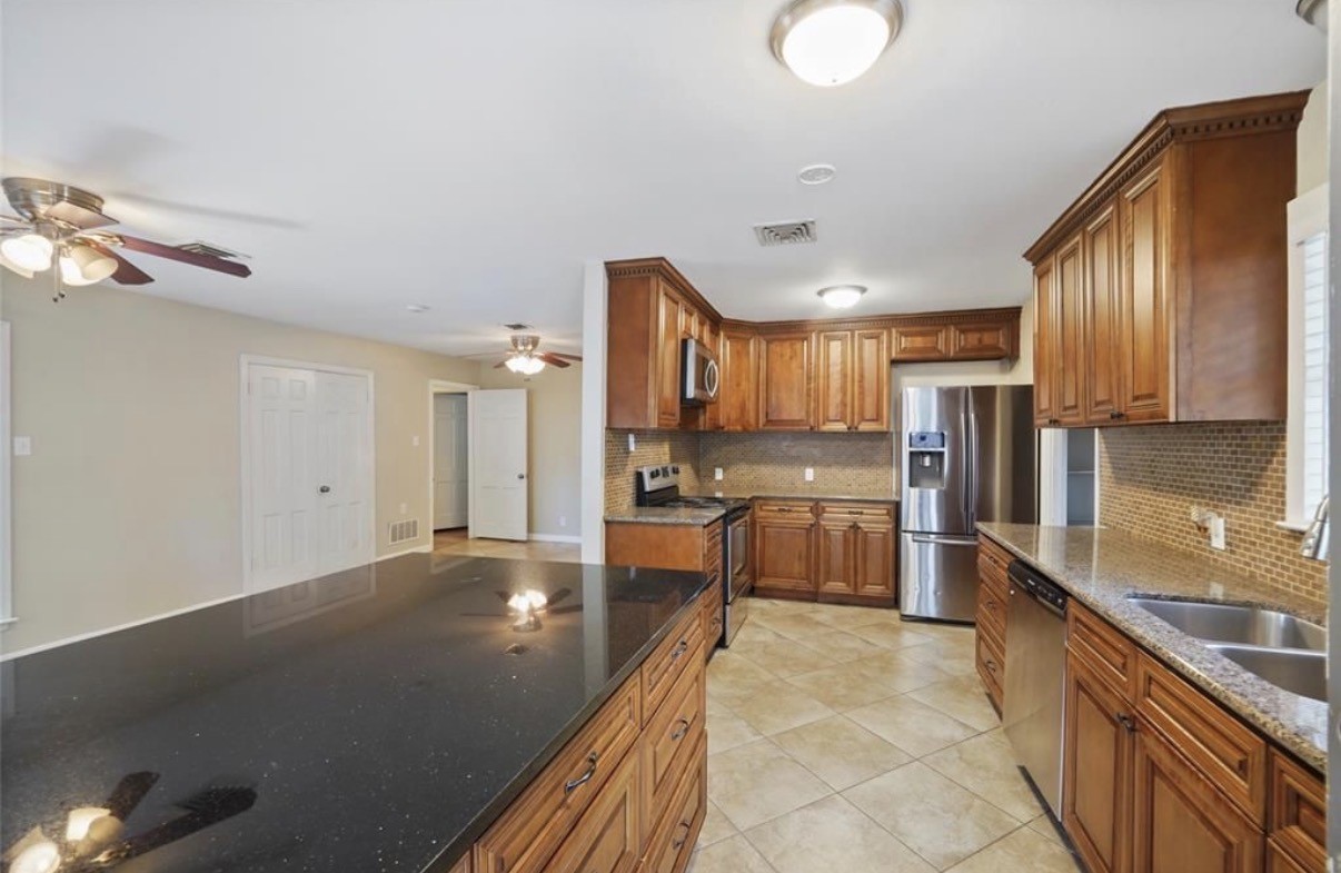 9802 Cedardale Drive Property Photo 14