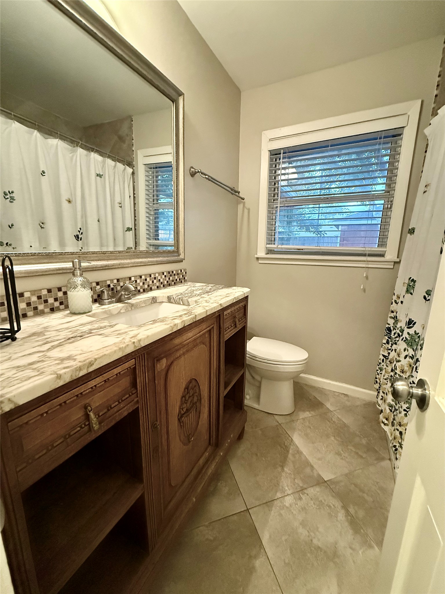 9802 Cedardale Drive Property Photo 16