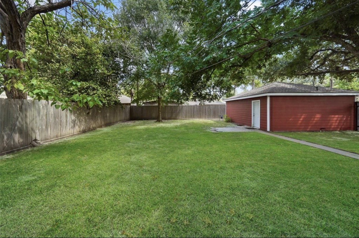 9802 Cedardale Drive Property Photo 18