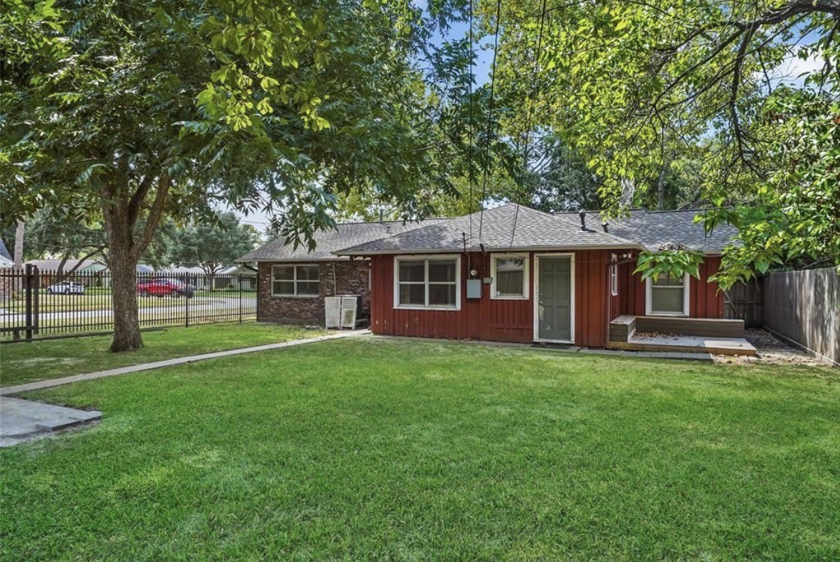 9802 Cedardale Drive Property Photo 19