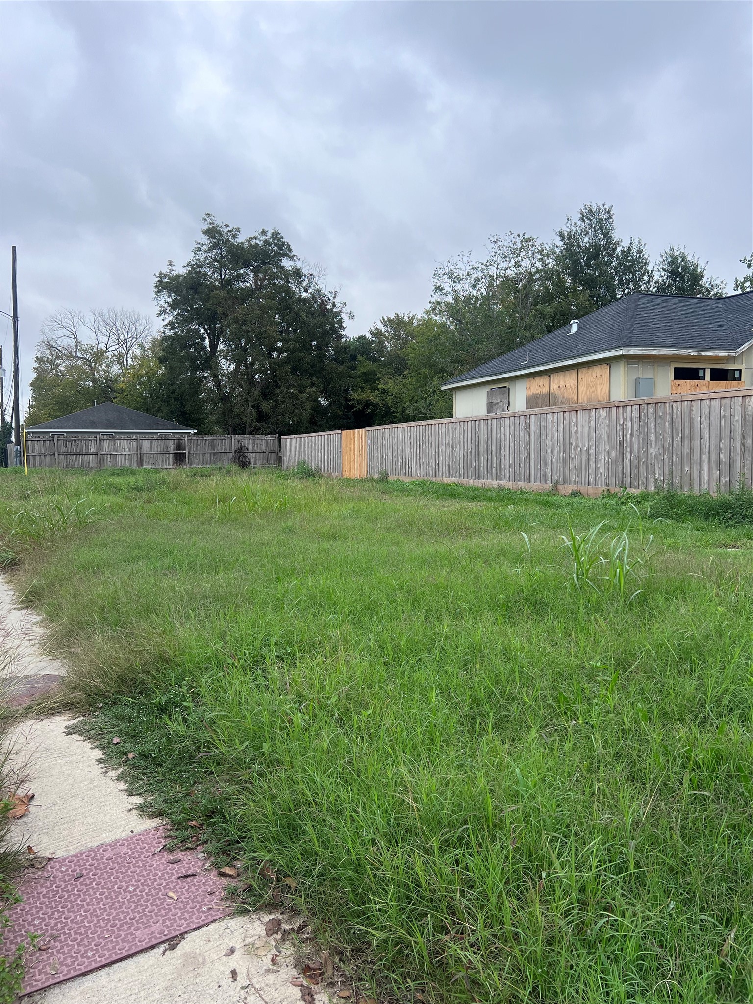 4608 N Loop East E Property Photo 3