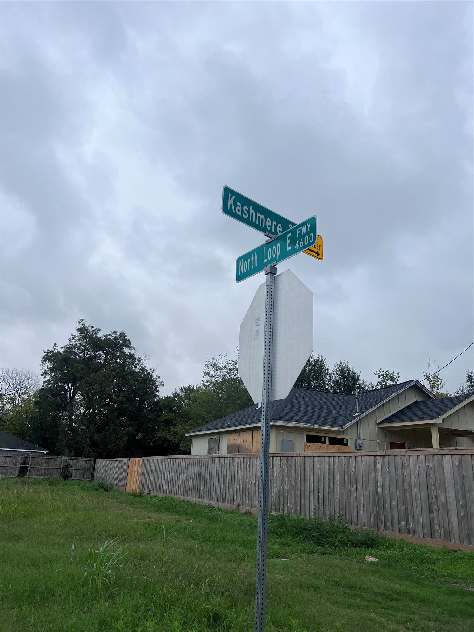4608 N Loop East E Property Photo 4