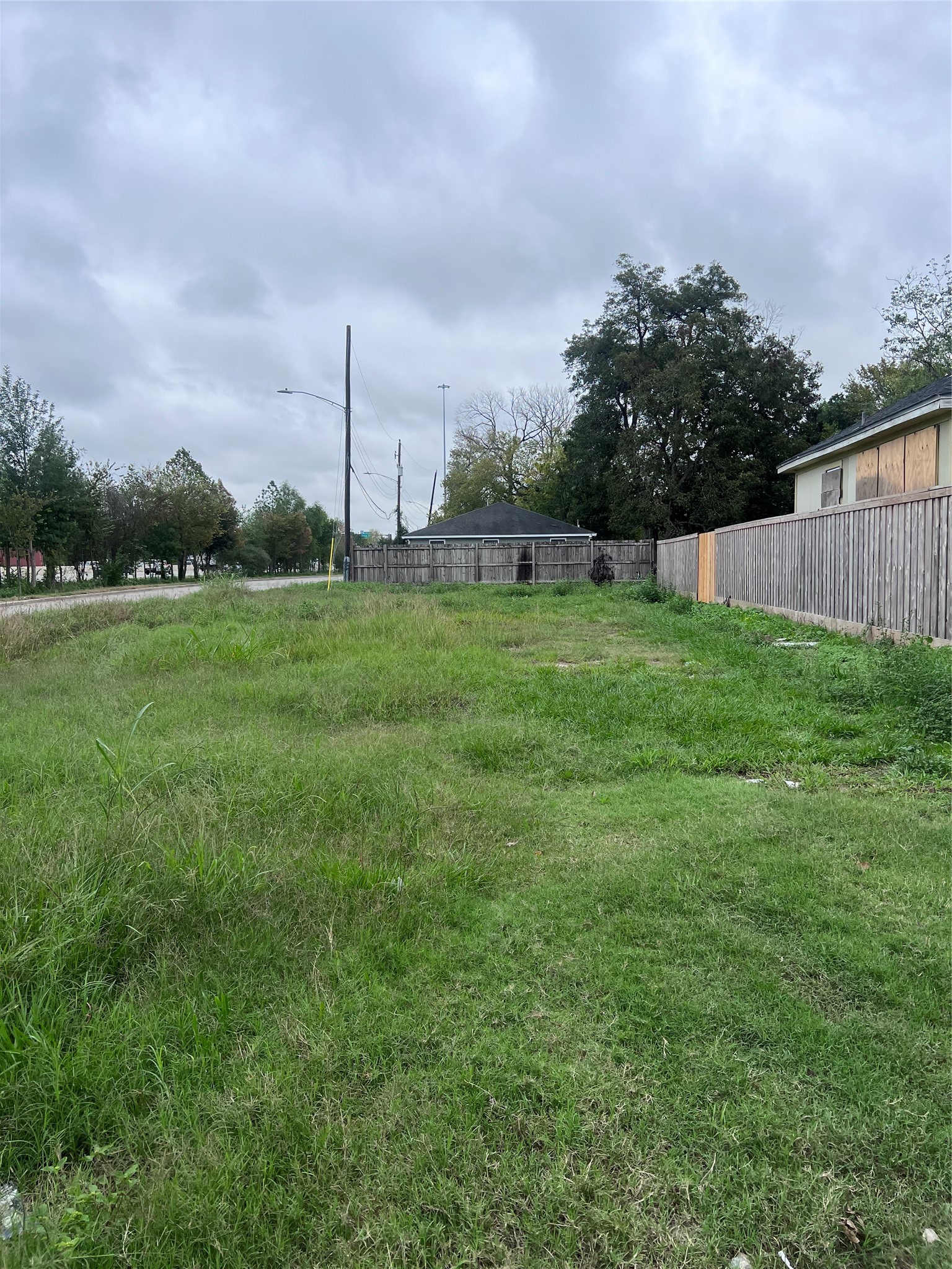 4608 N Loop East E Property Photo 6