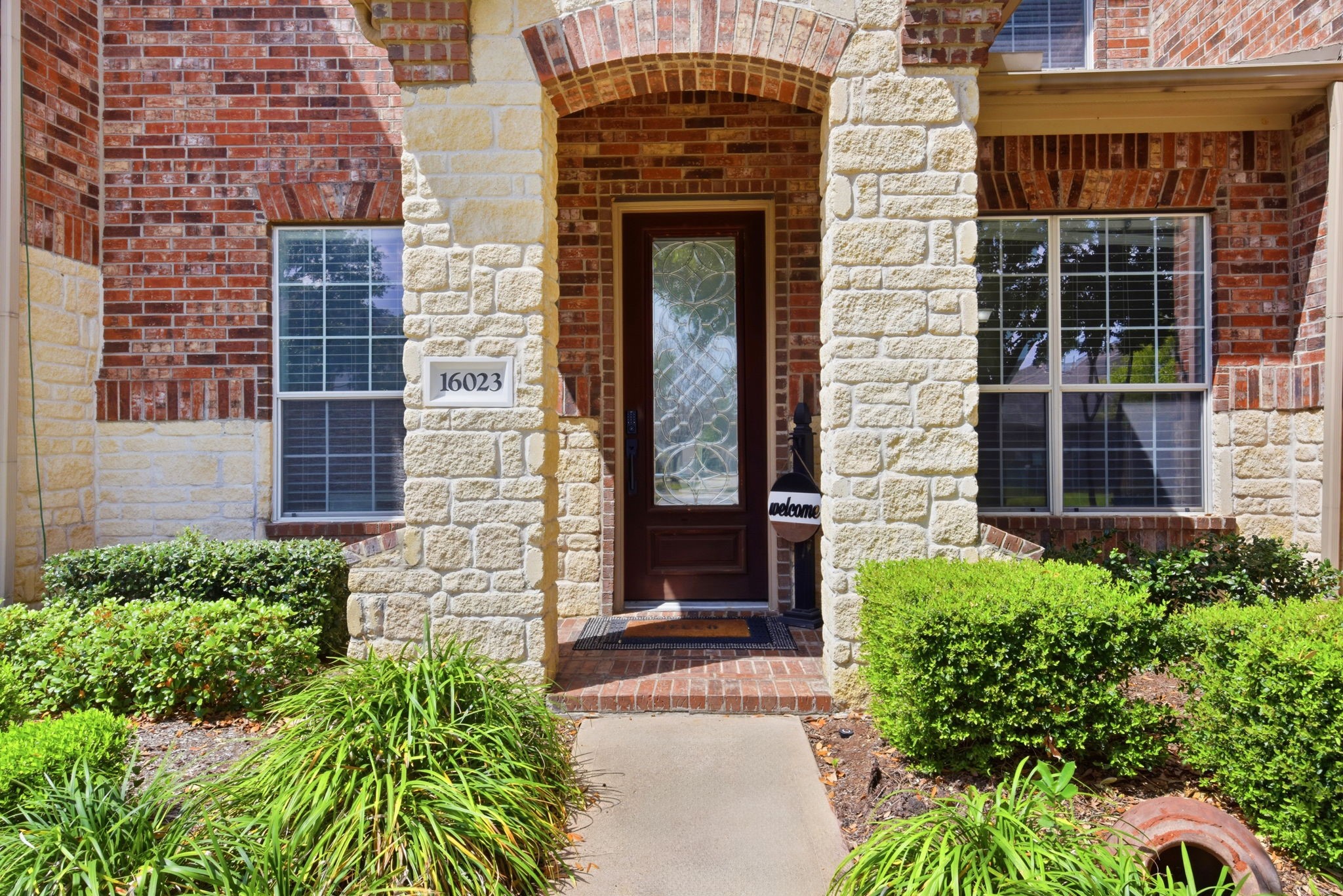 16023 Powder Springs Lane Property Photo 4