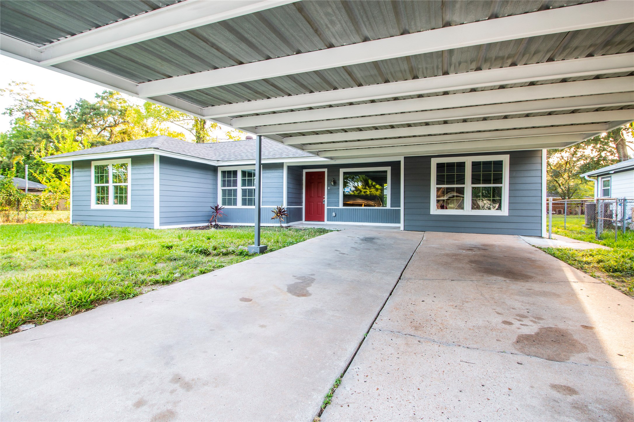 1941 Lynnview Drive Property Photo 2