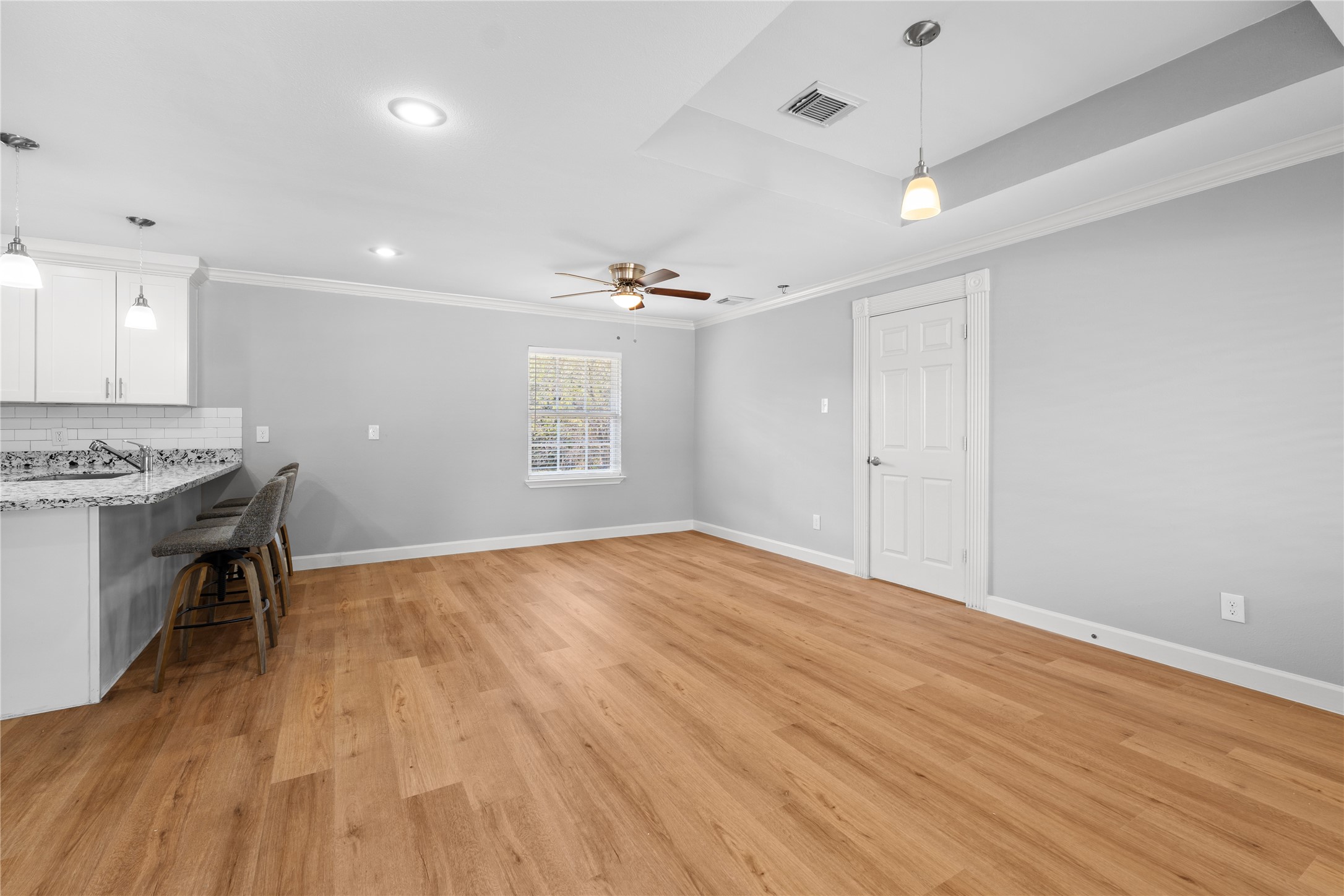 1941 Lynnview Drive Property Photo 3