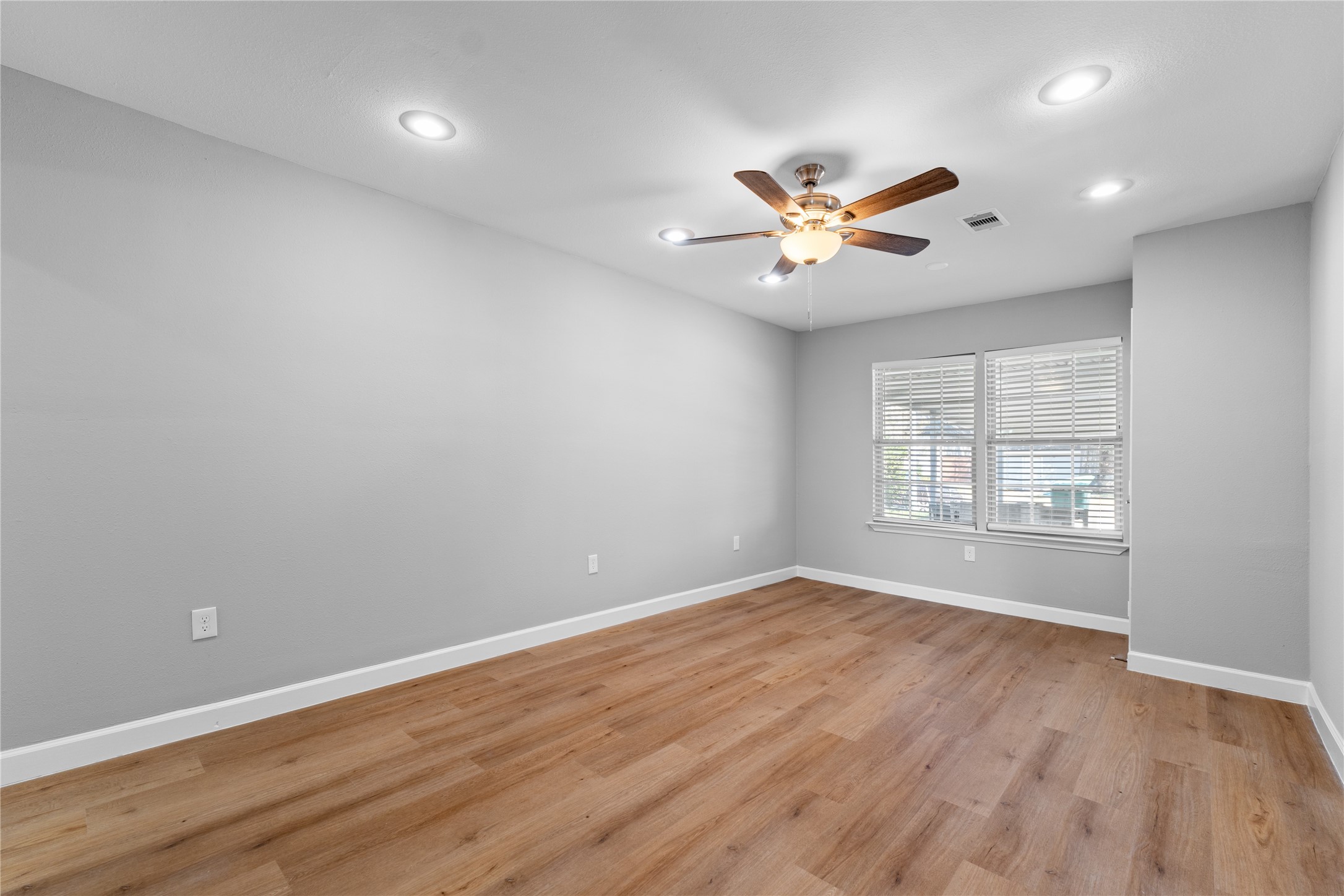 1941 Lynnview Drive Property Photo 17