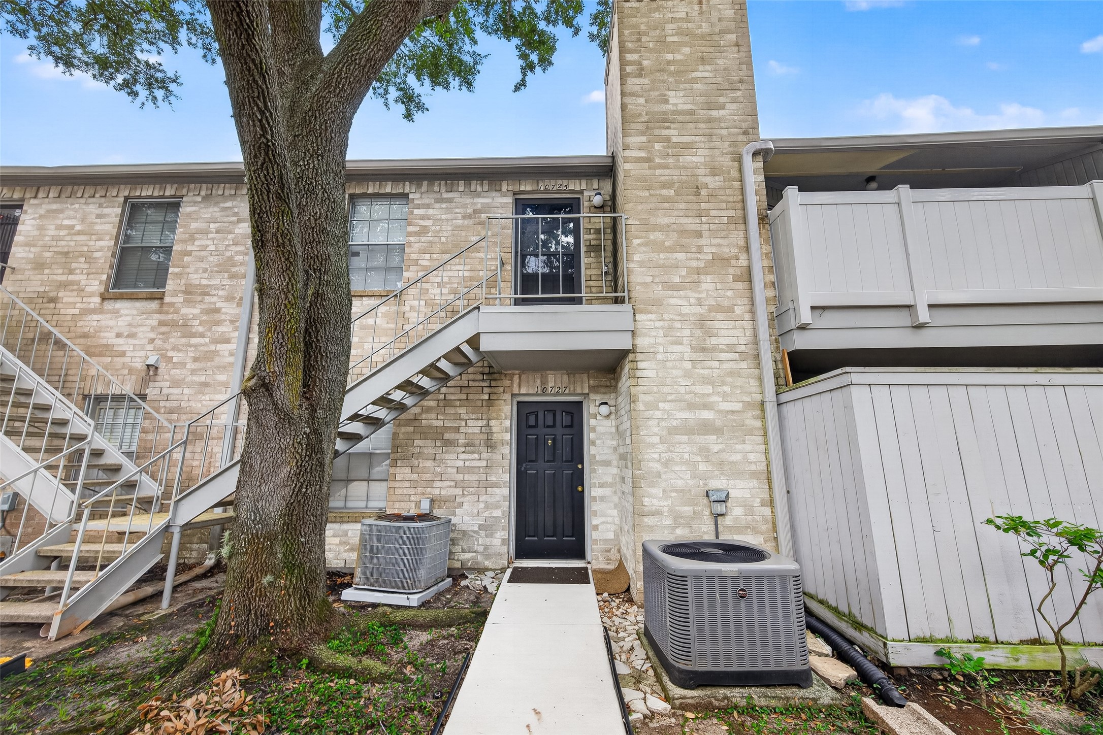 10725 Braes Bend Drive Property Photo 1