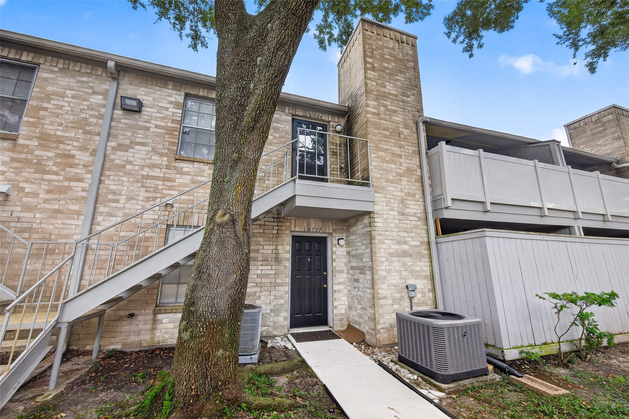 10725 Braes Bend Drive Property Photo 3