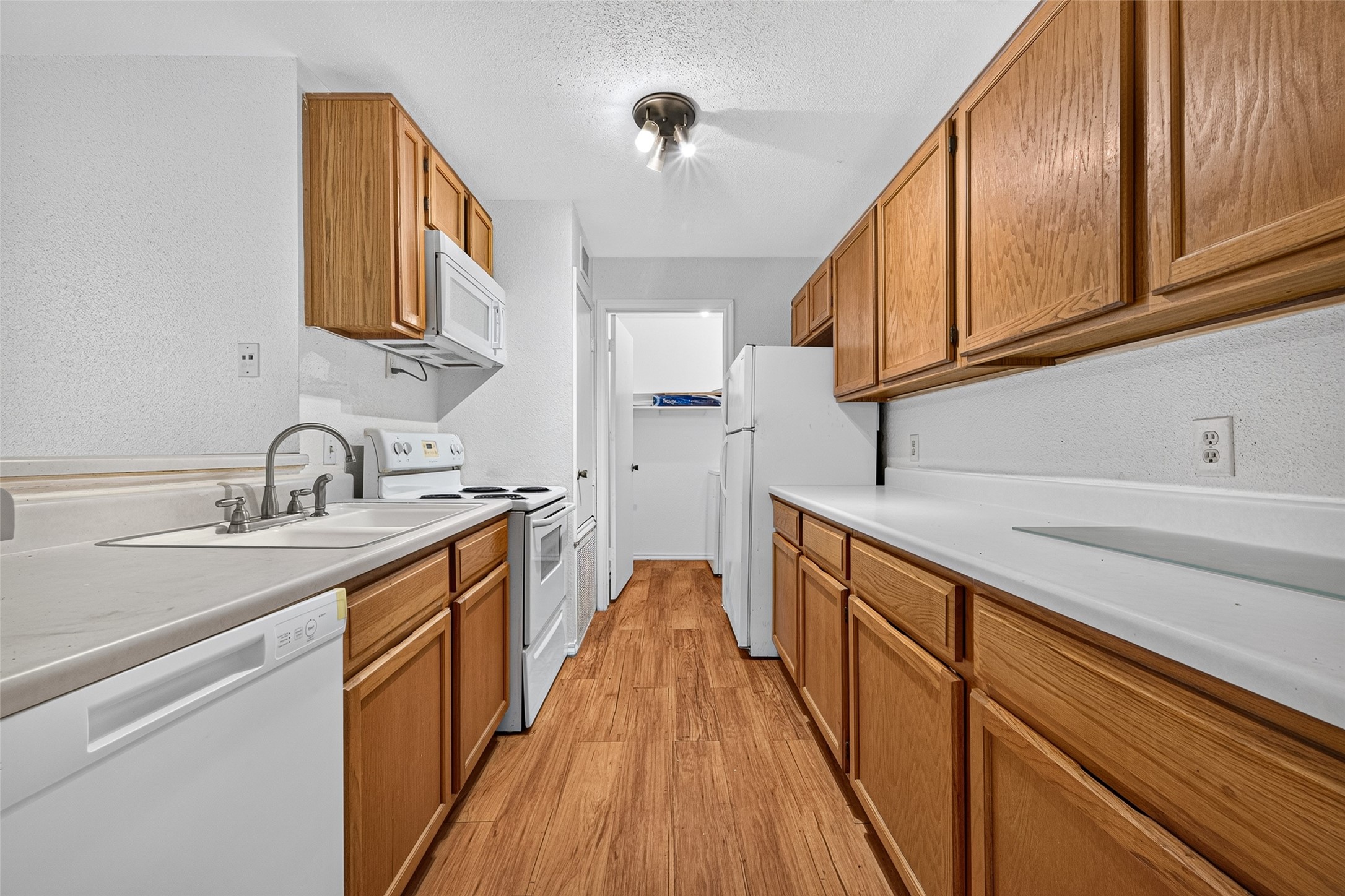 10725 Braes Bend Drive Property Photo 16