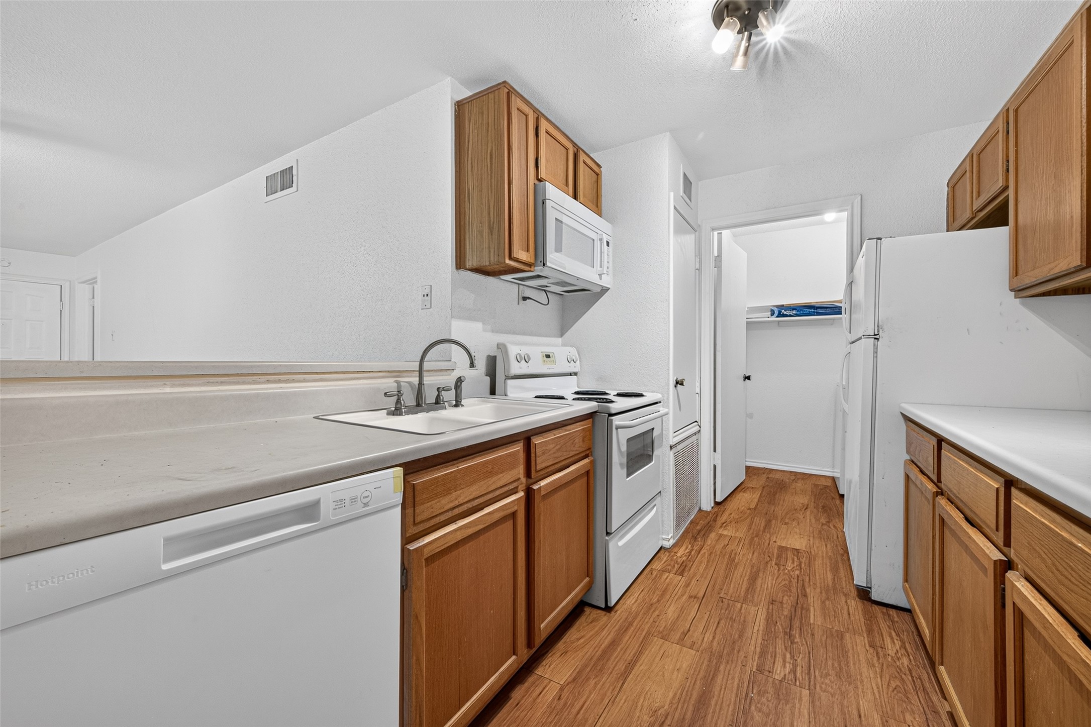 10725 Braes Bend Drive Property Photo 17