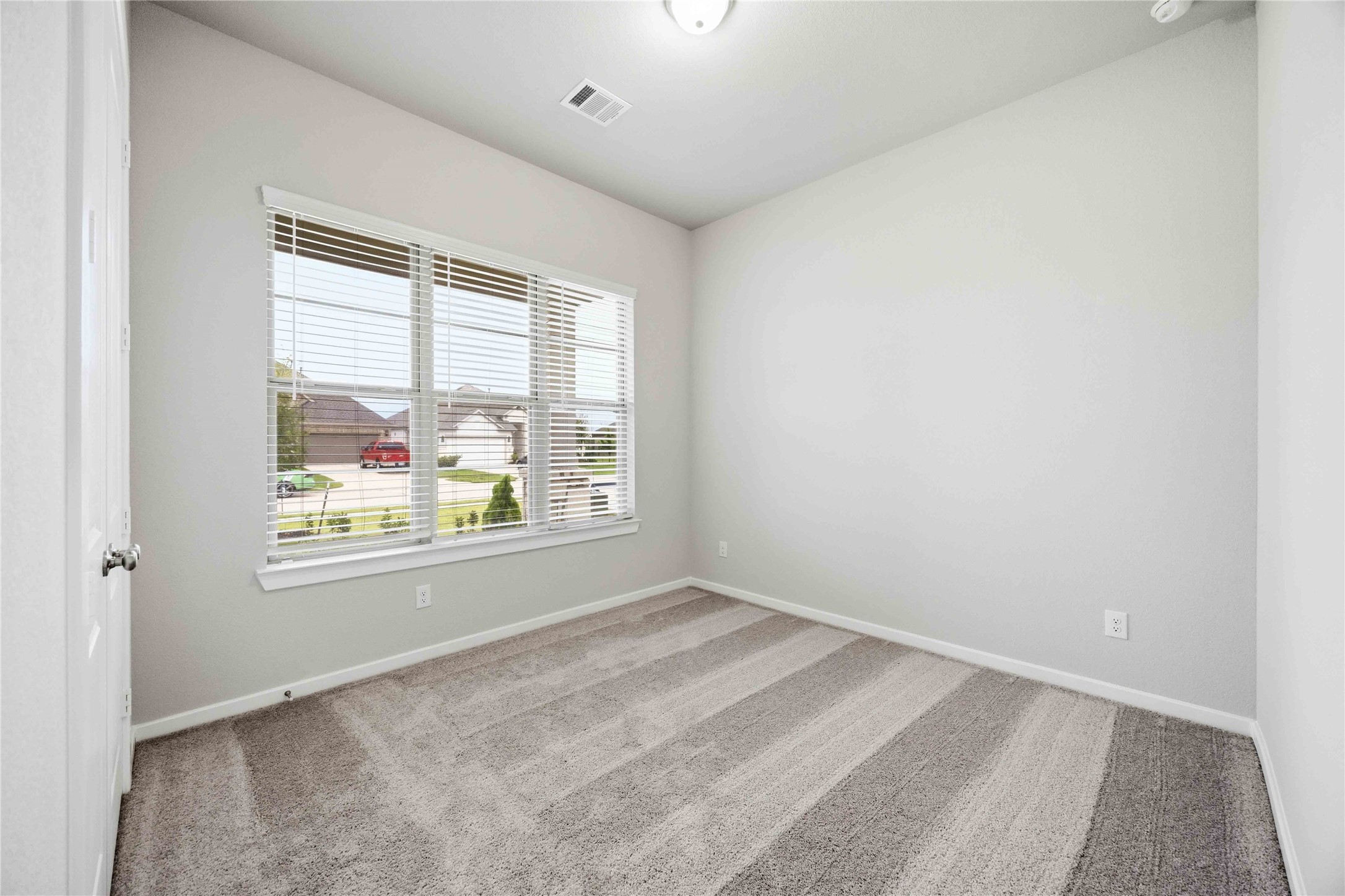 2717 Mackinac Bay Drive Property Photo 15