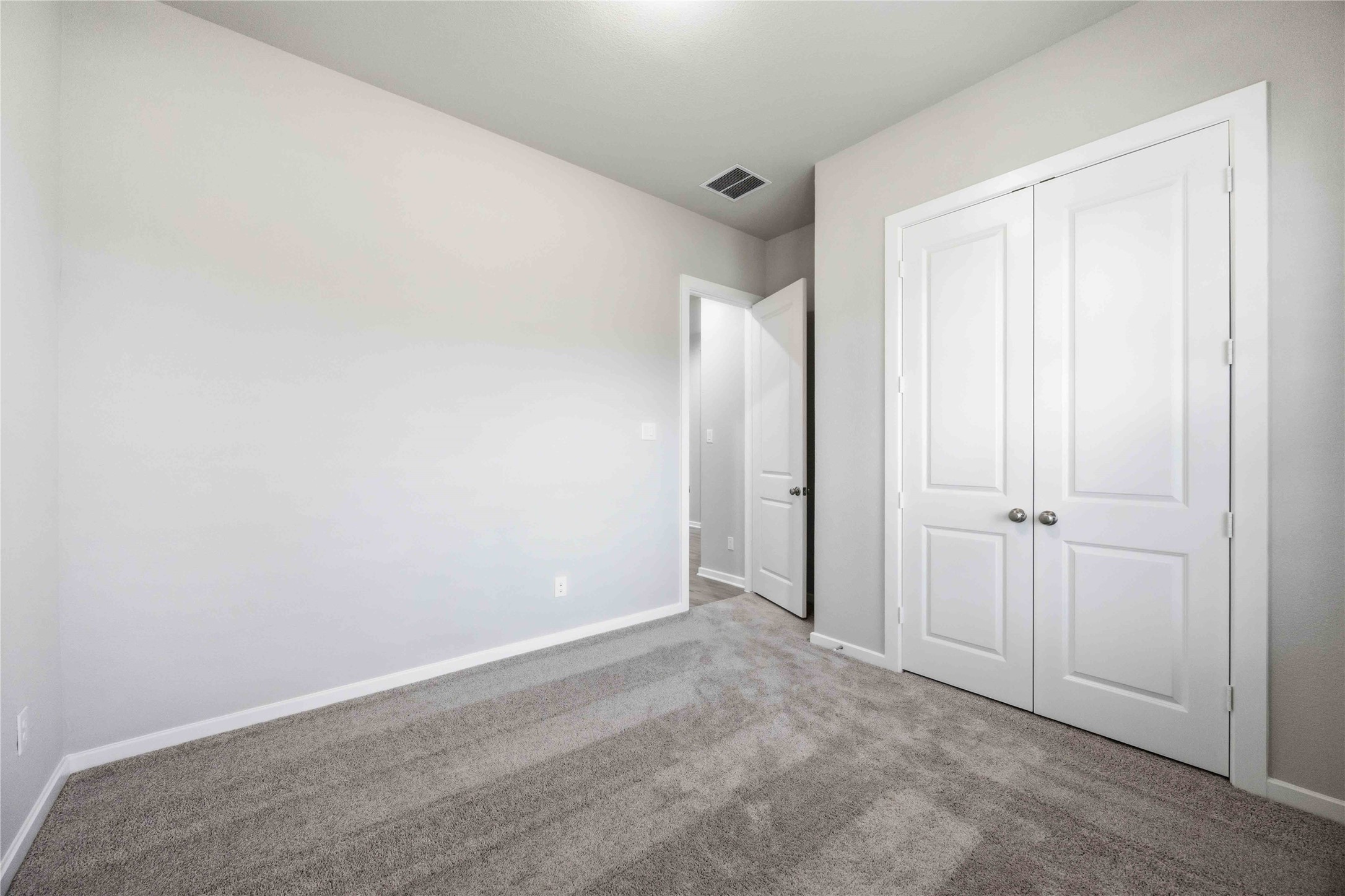 2717 Mackinac Bay Drive Property Photo 16