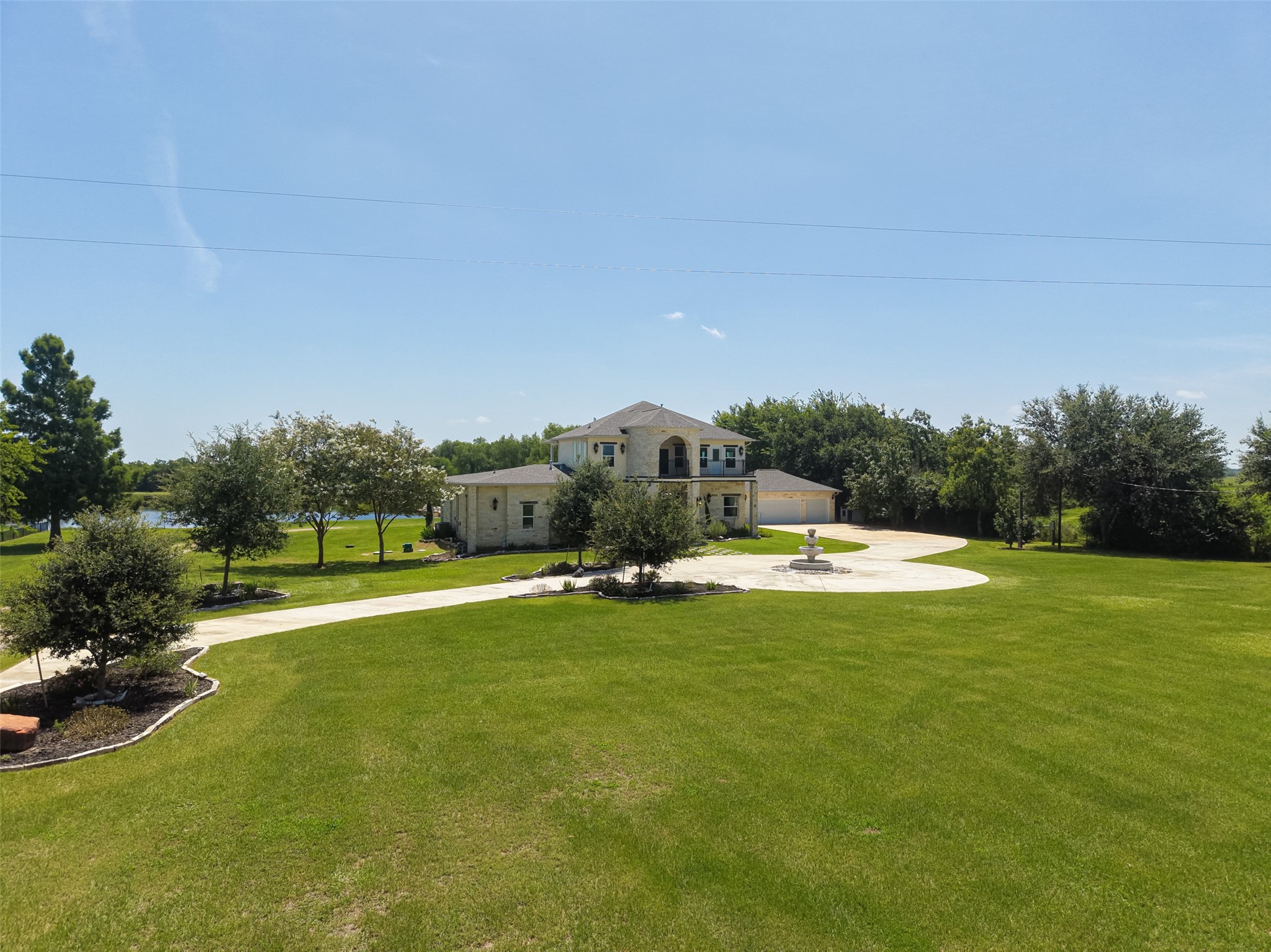 1024 Colibri Lake Lane Property Photo 4
