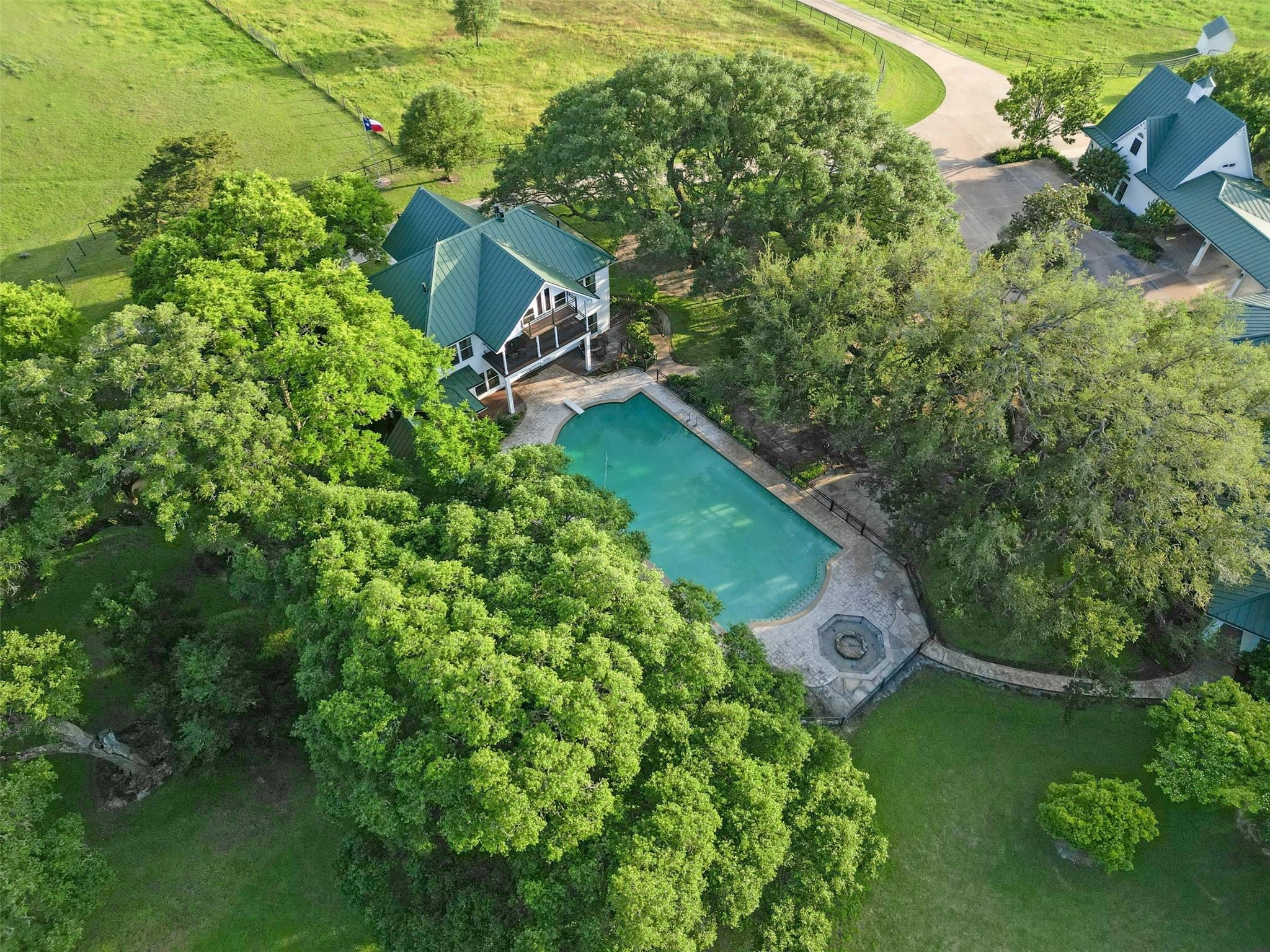 1007 Fm 390 E Property Photo 6