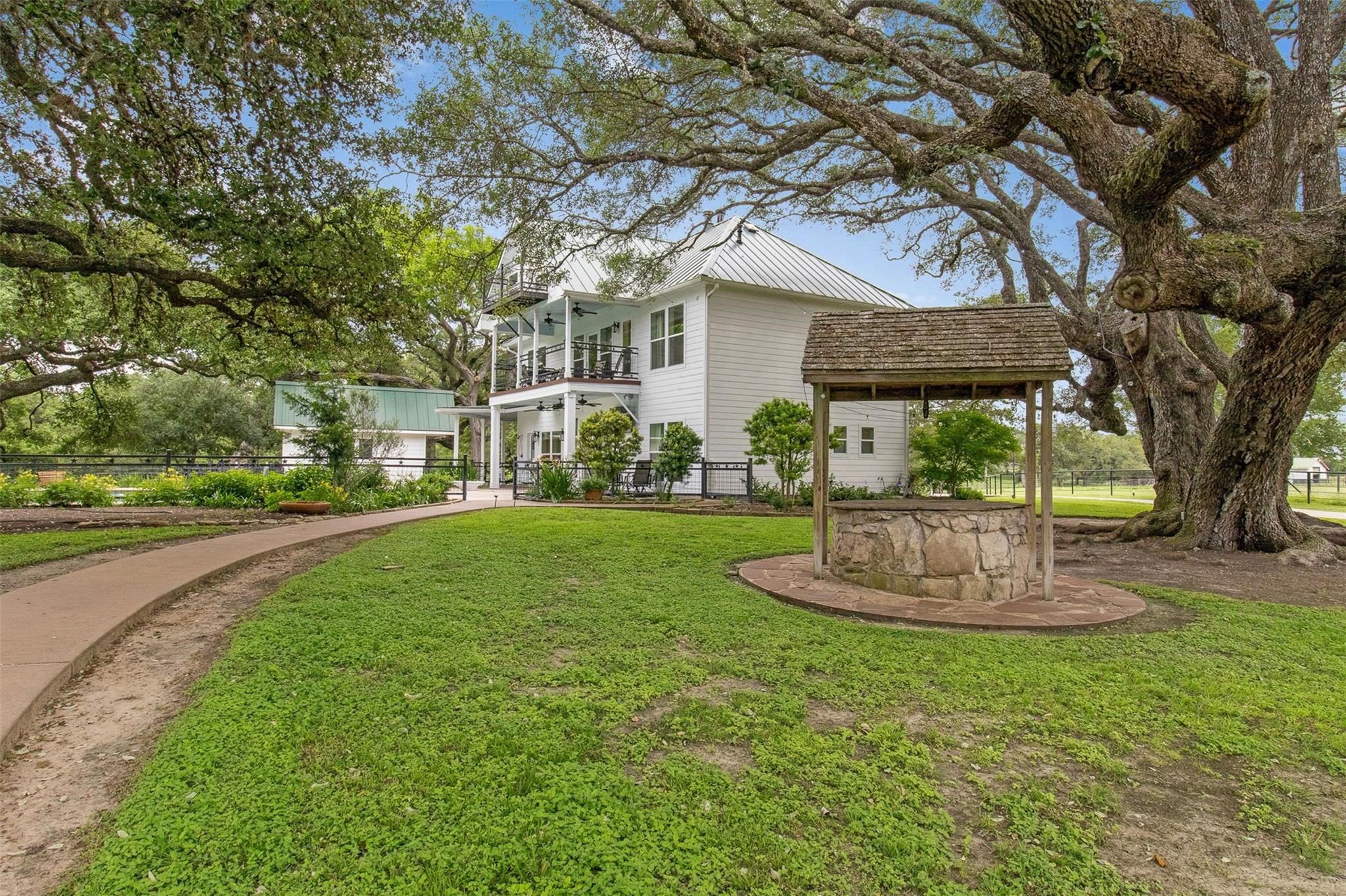 1007 Fm 390 E Property Photo 18