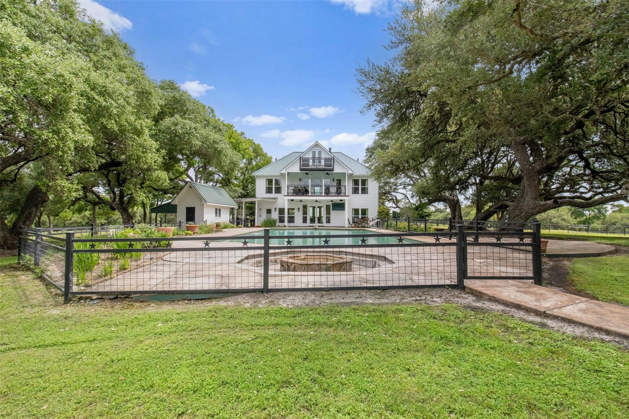 1007 Fm 390 E Property Photo 40