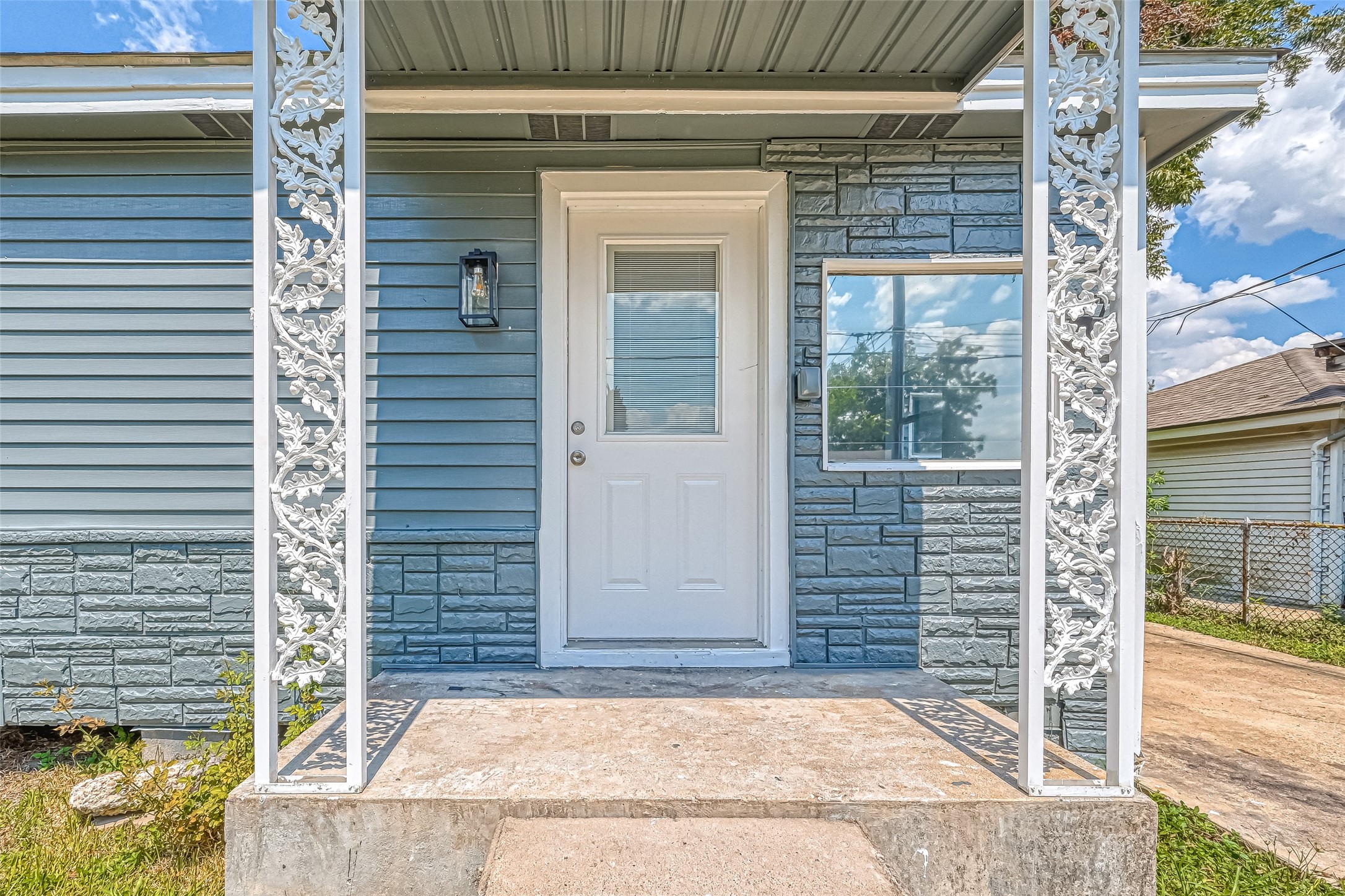 6715 Victoria Street Property Photo 4