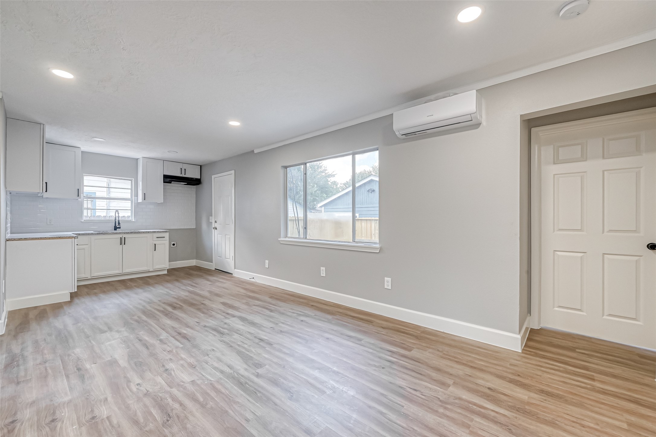 6715 Victoria Street Property Photo 5