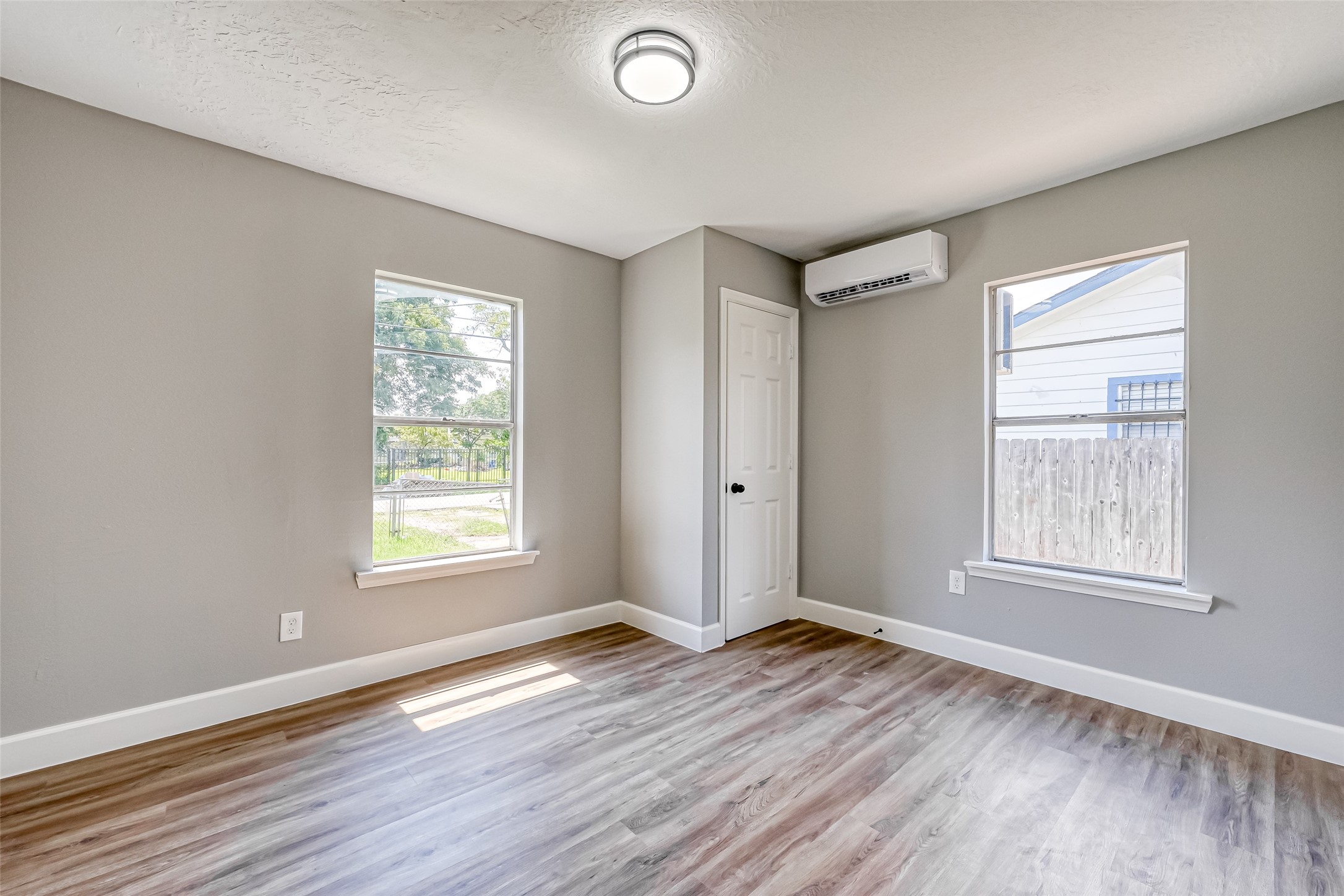 6715 Victoria Street Property Photo 10