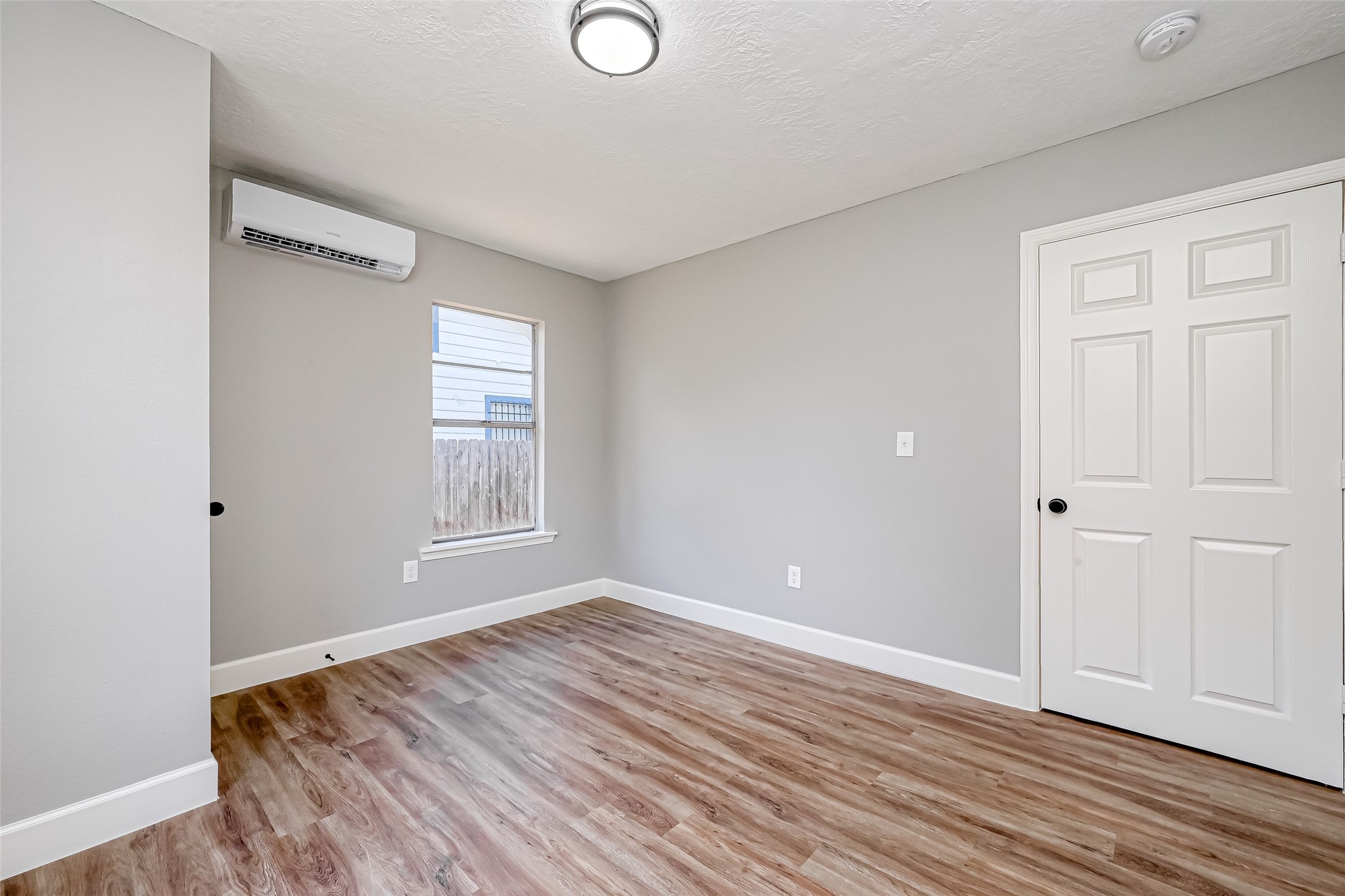 6715 Victoria Street Property Photo 11