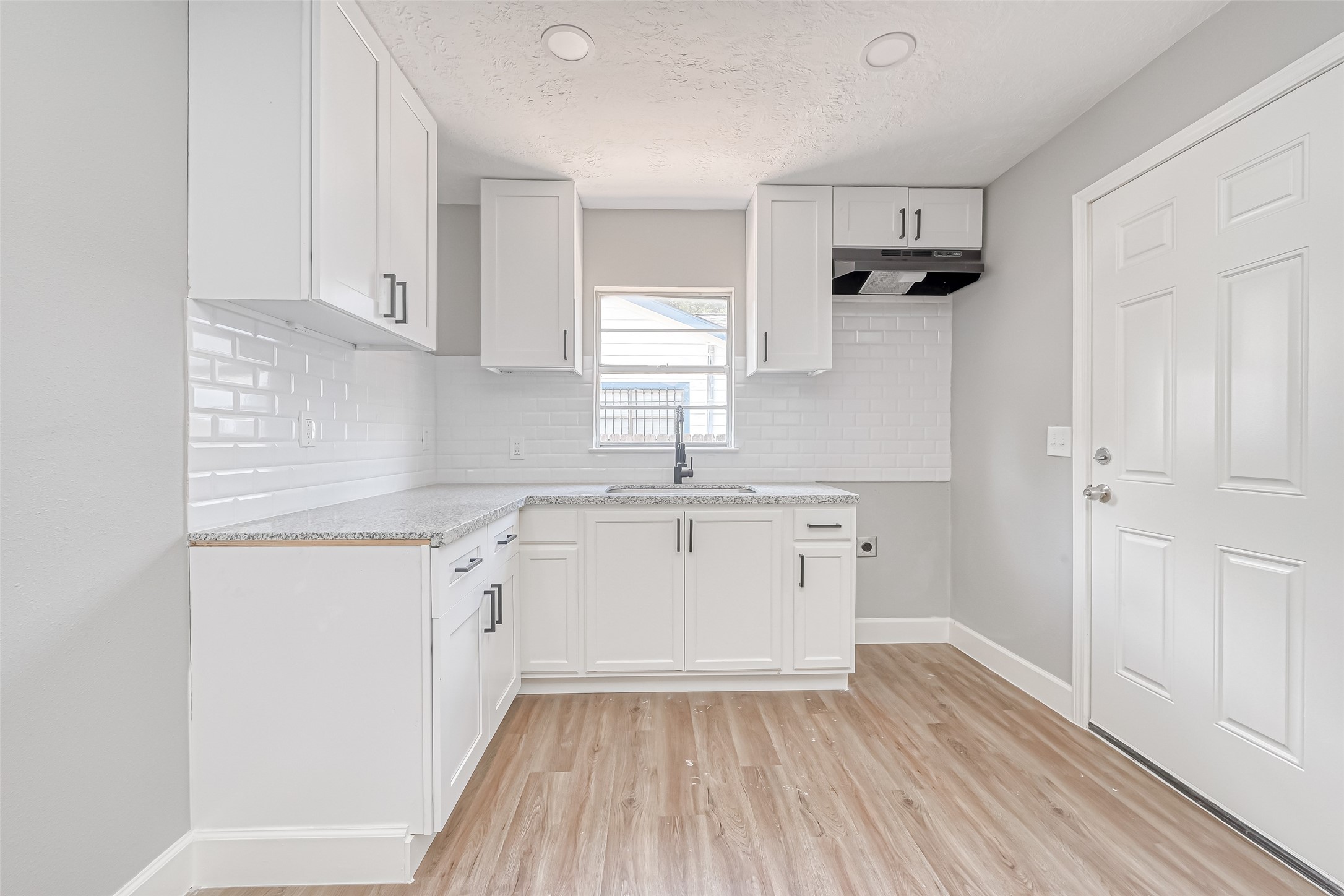 6715 Victoria Street Property Photo 13