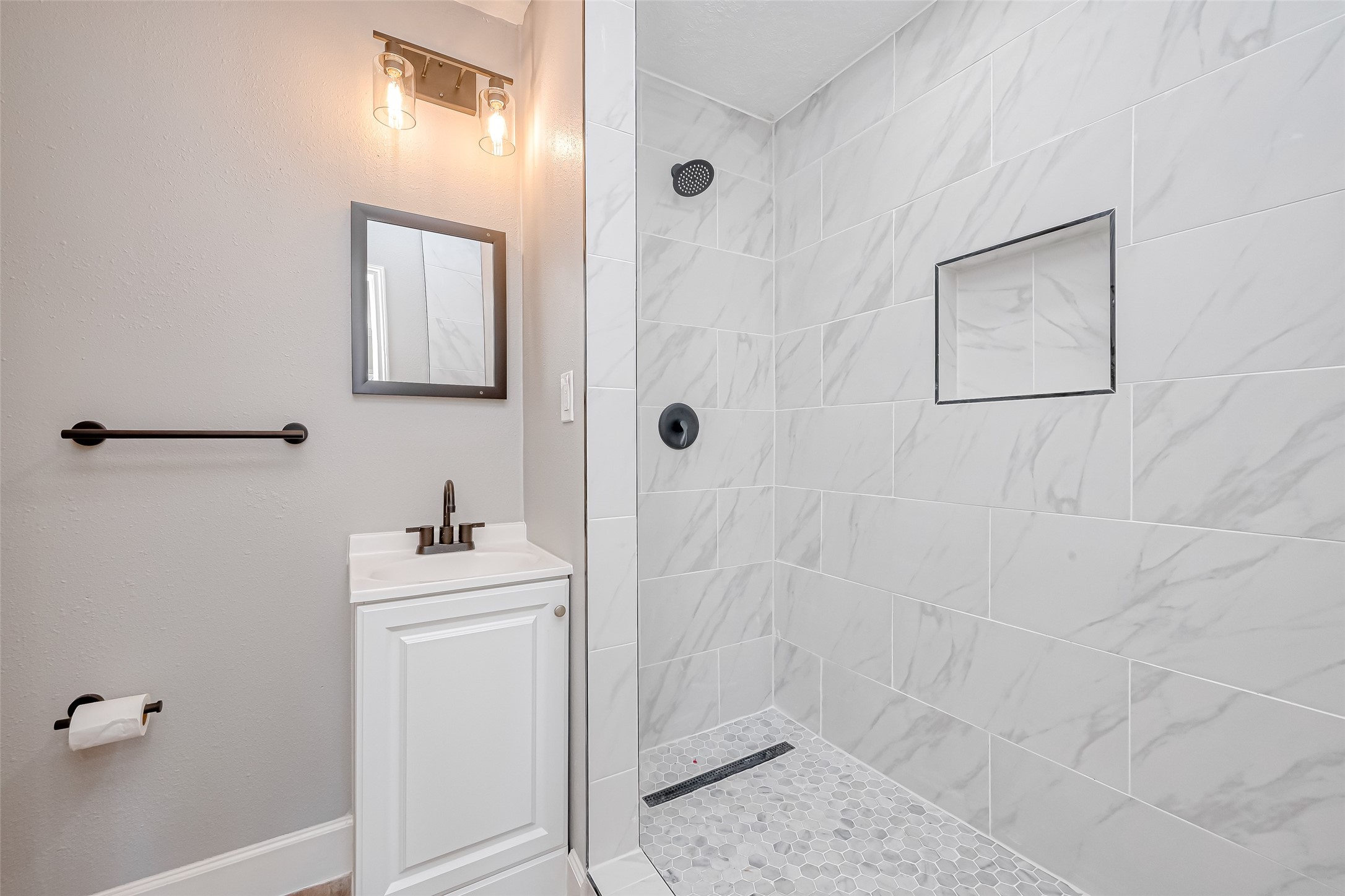 6715 Victoria Street Property Photo 22