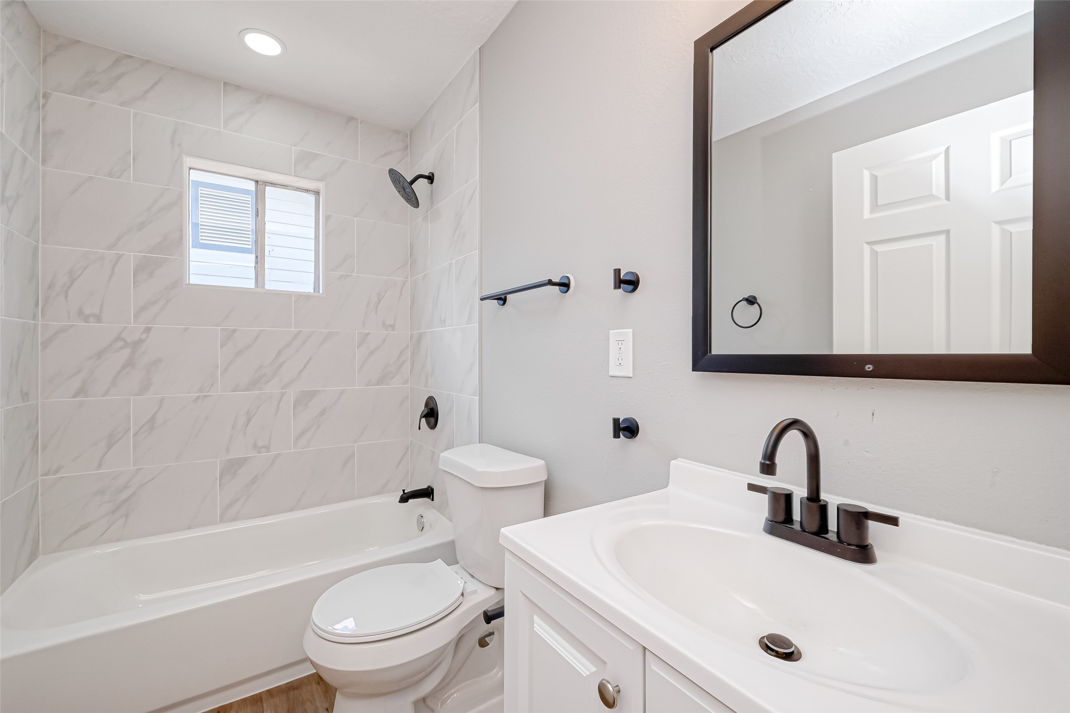 6715 Victoria Street Property Photo 27
