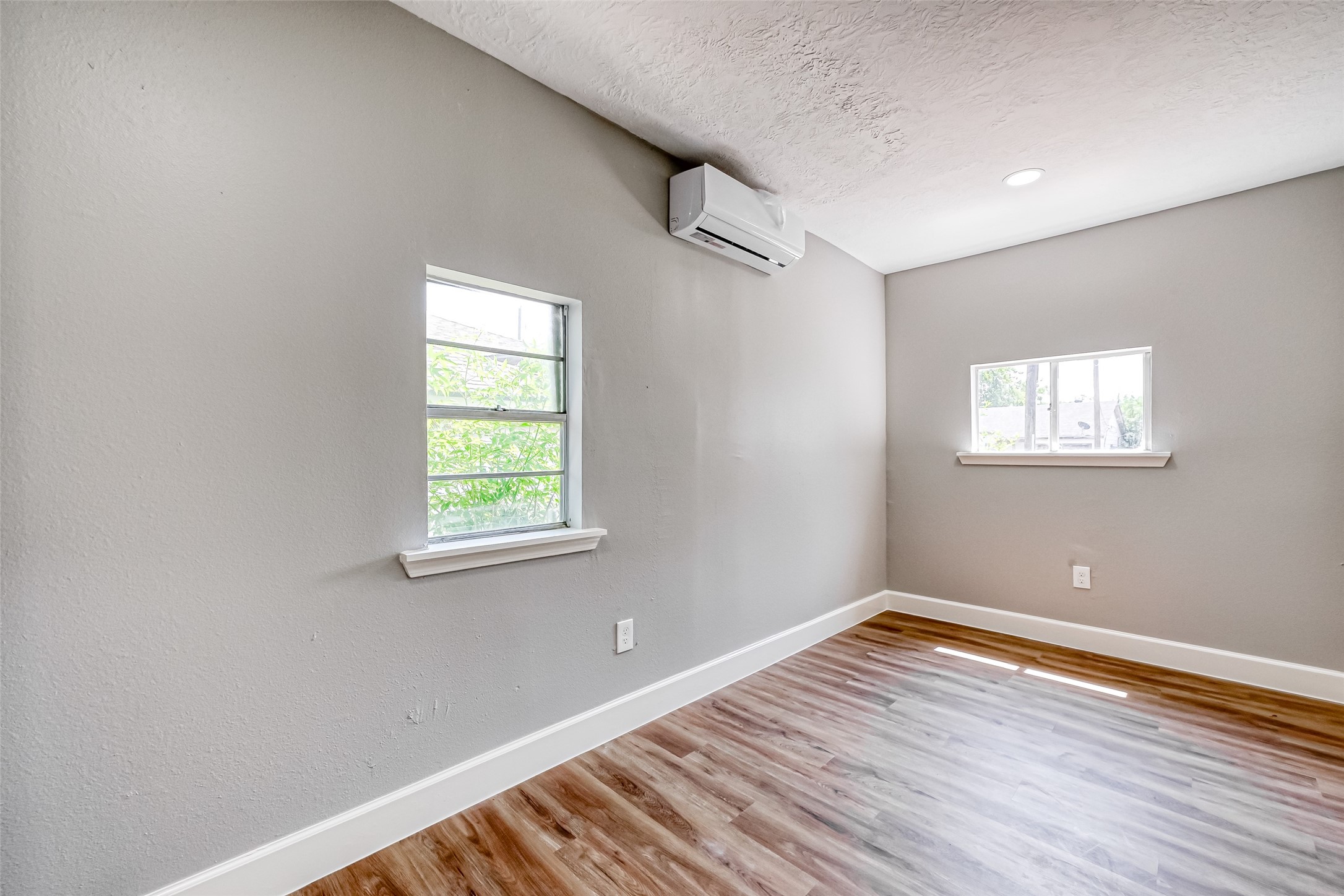 6715 Victoria Street Property Photo 28