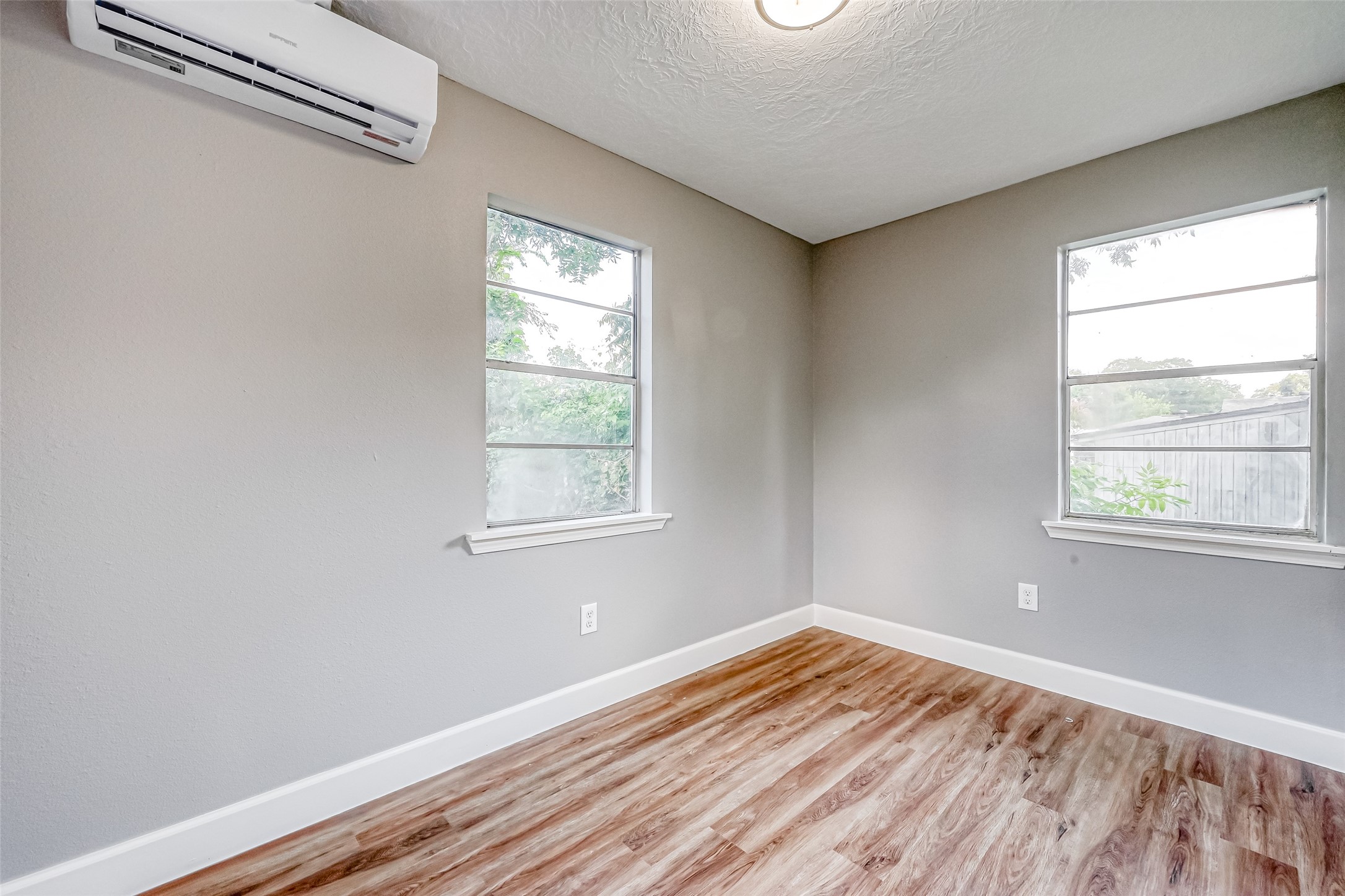 6715 Victoria Street Property Photo 32