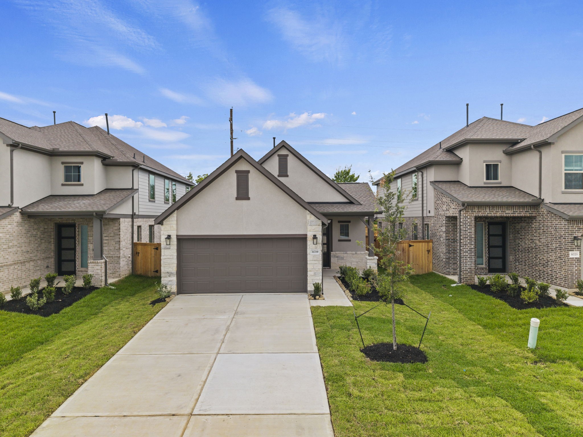 31719 Autumn Spur Lane Property Photo 1