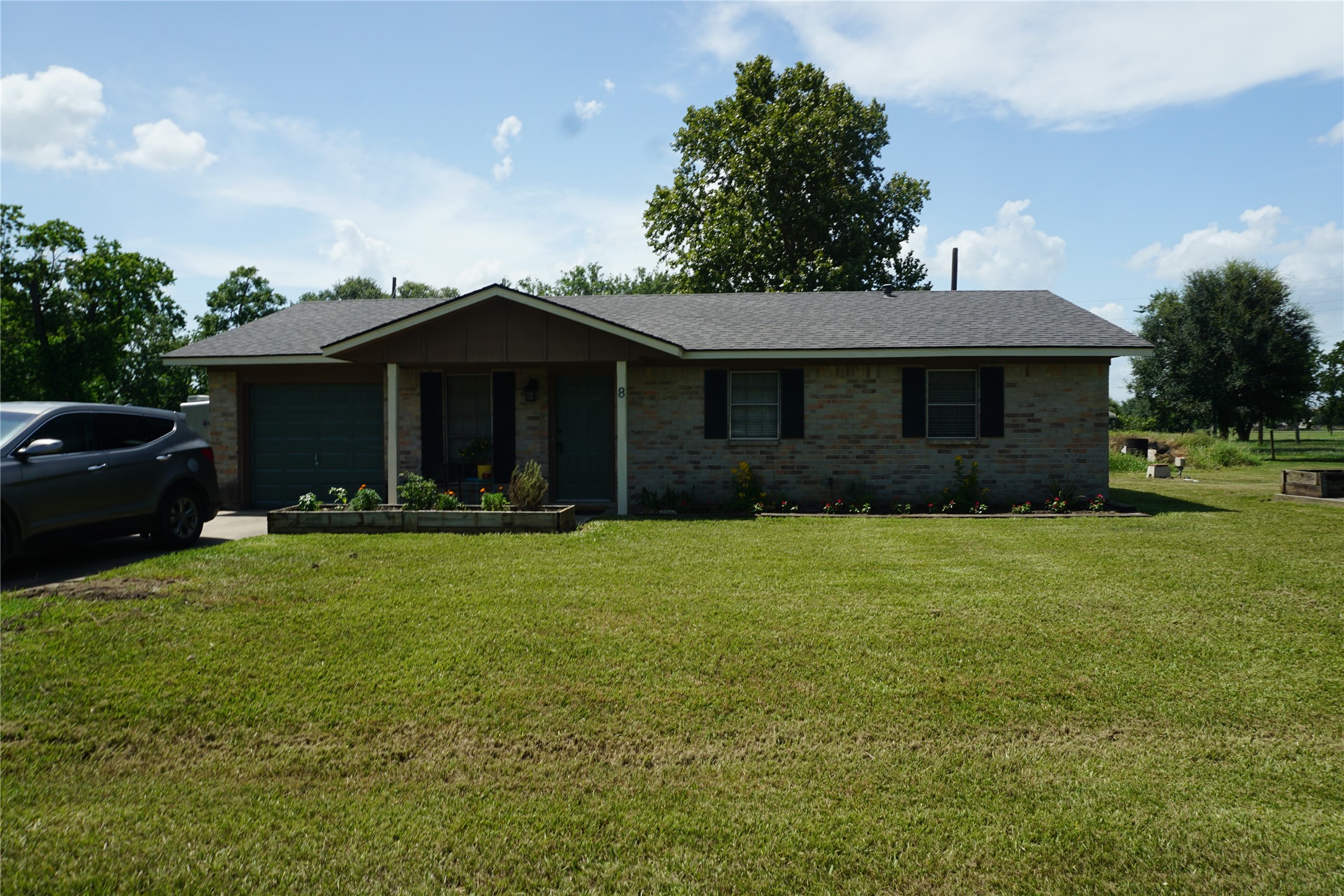 8 Albert Avenue Property Photo 1