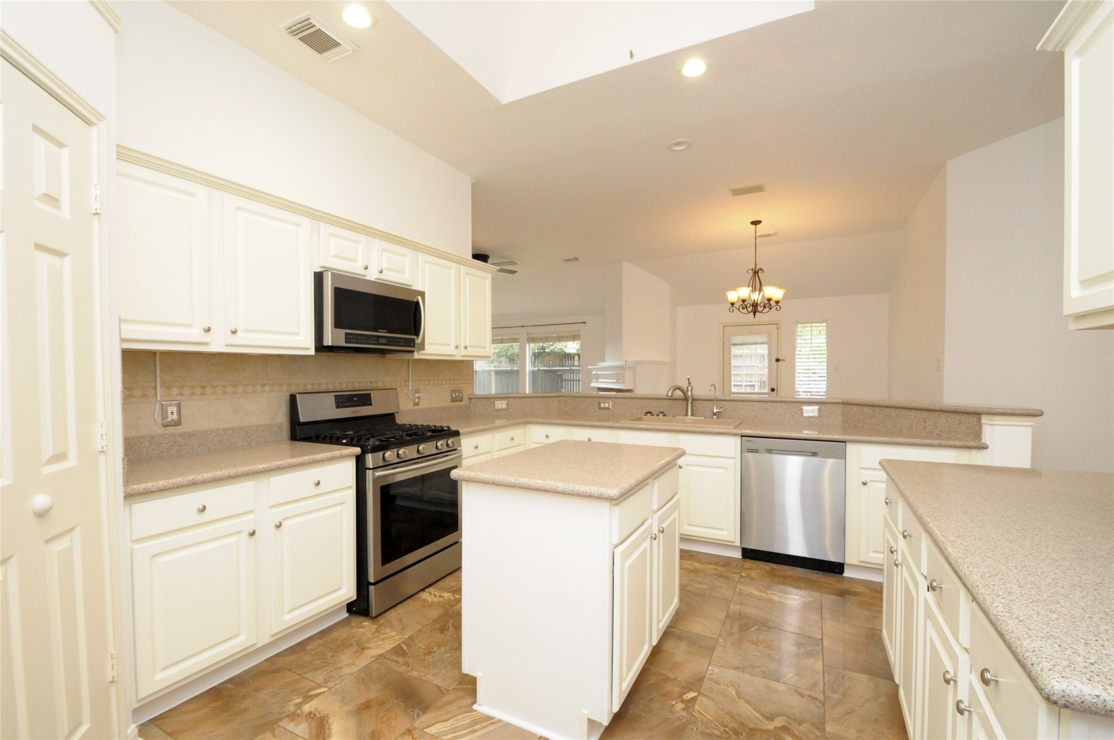 7443 Colony Bend Lane Property Photo 2