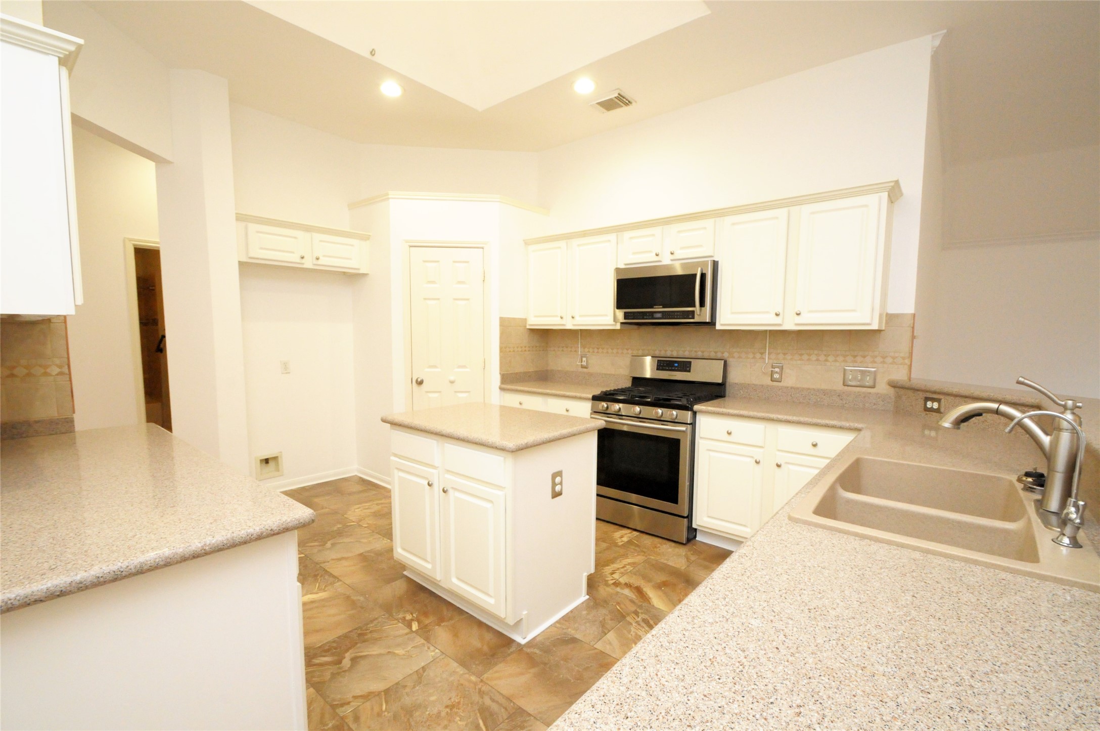 7443 Colony Bend Lane Property Photo 17