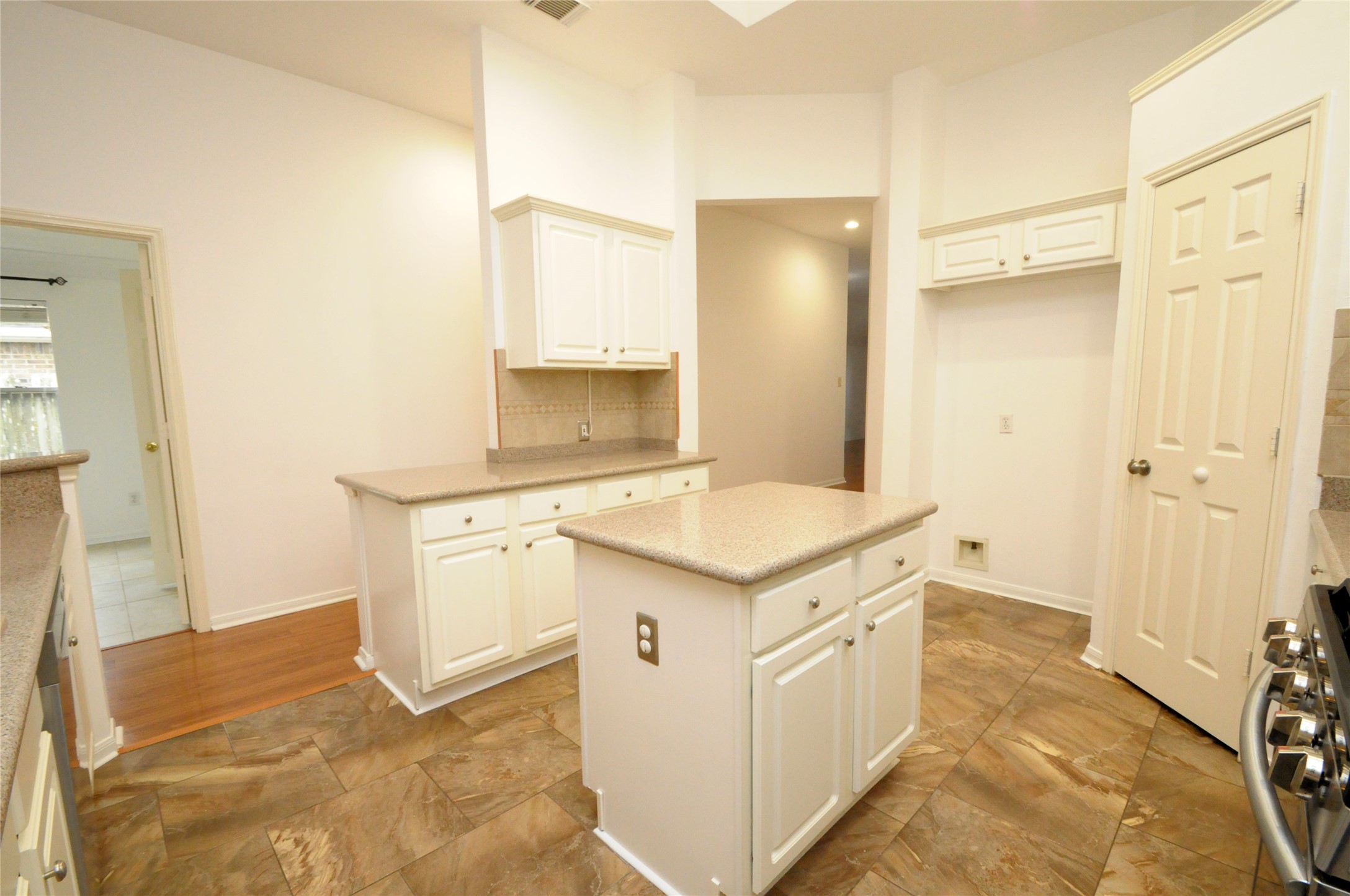 7443 Colony Bend Lane Property Photo 18