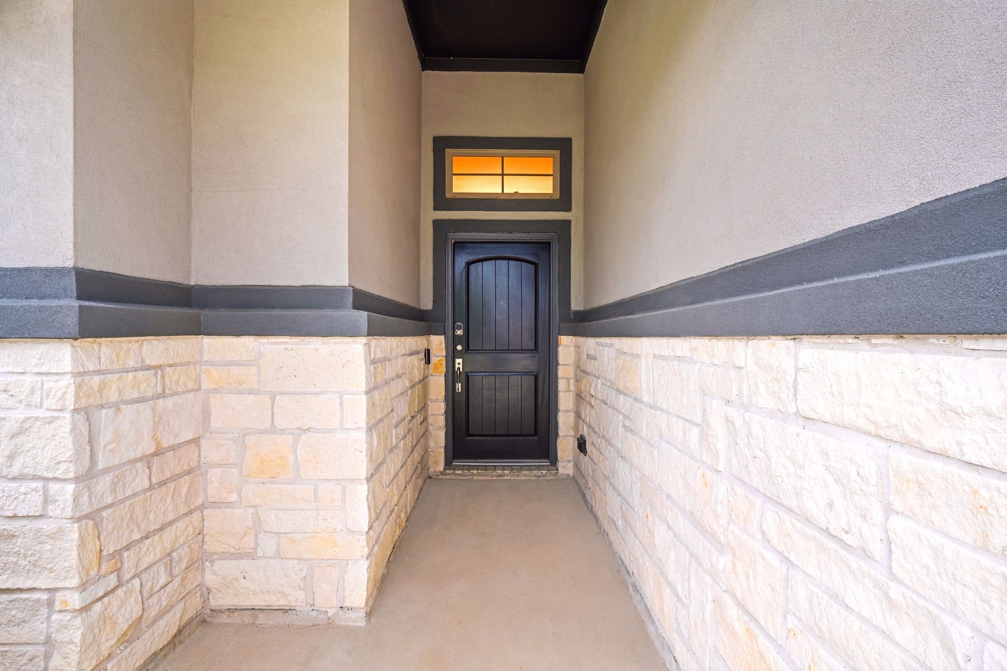19218 Jenny Creek Court Property Photo 4