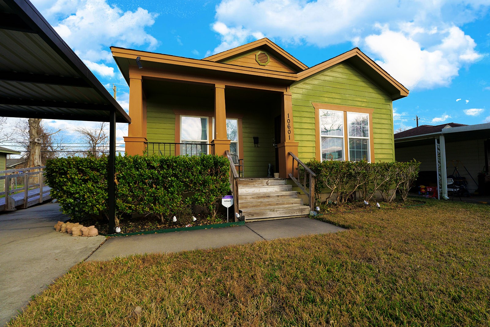 10601 Dulcimer Street Property Photo 2