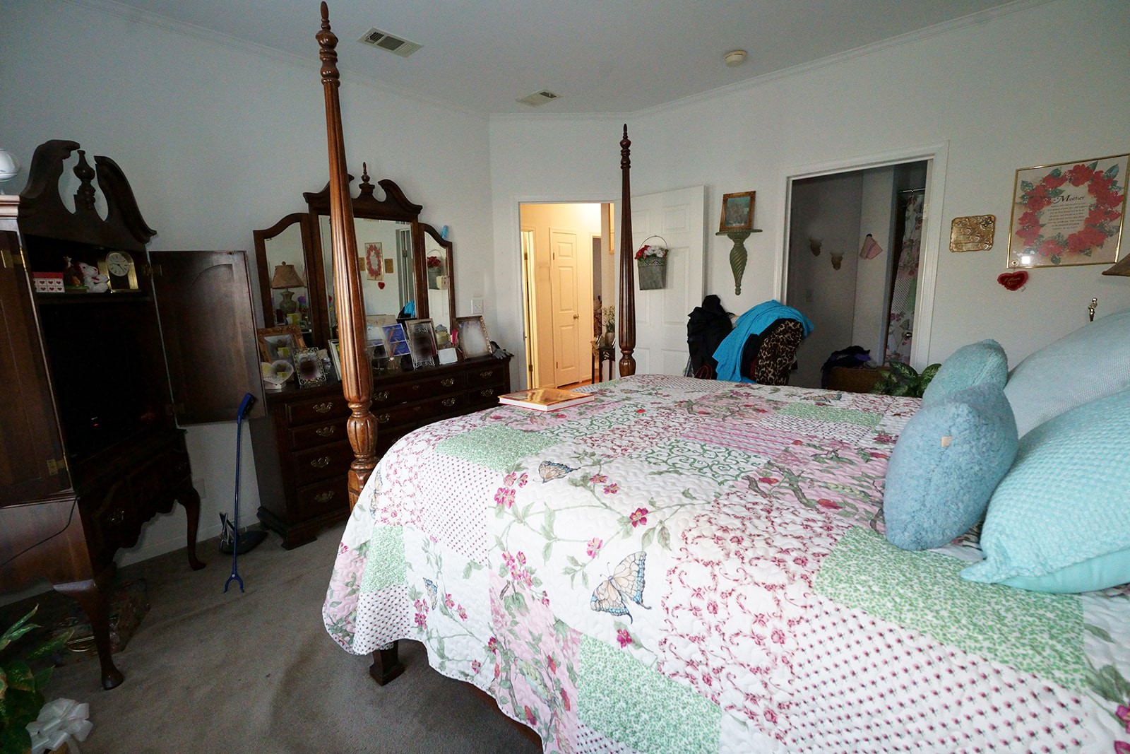 10601 Dulcimer Street Property Photo 10