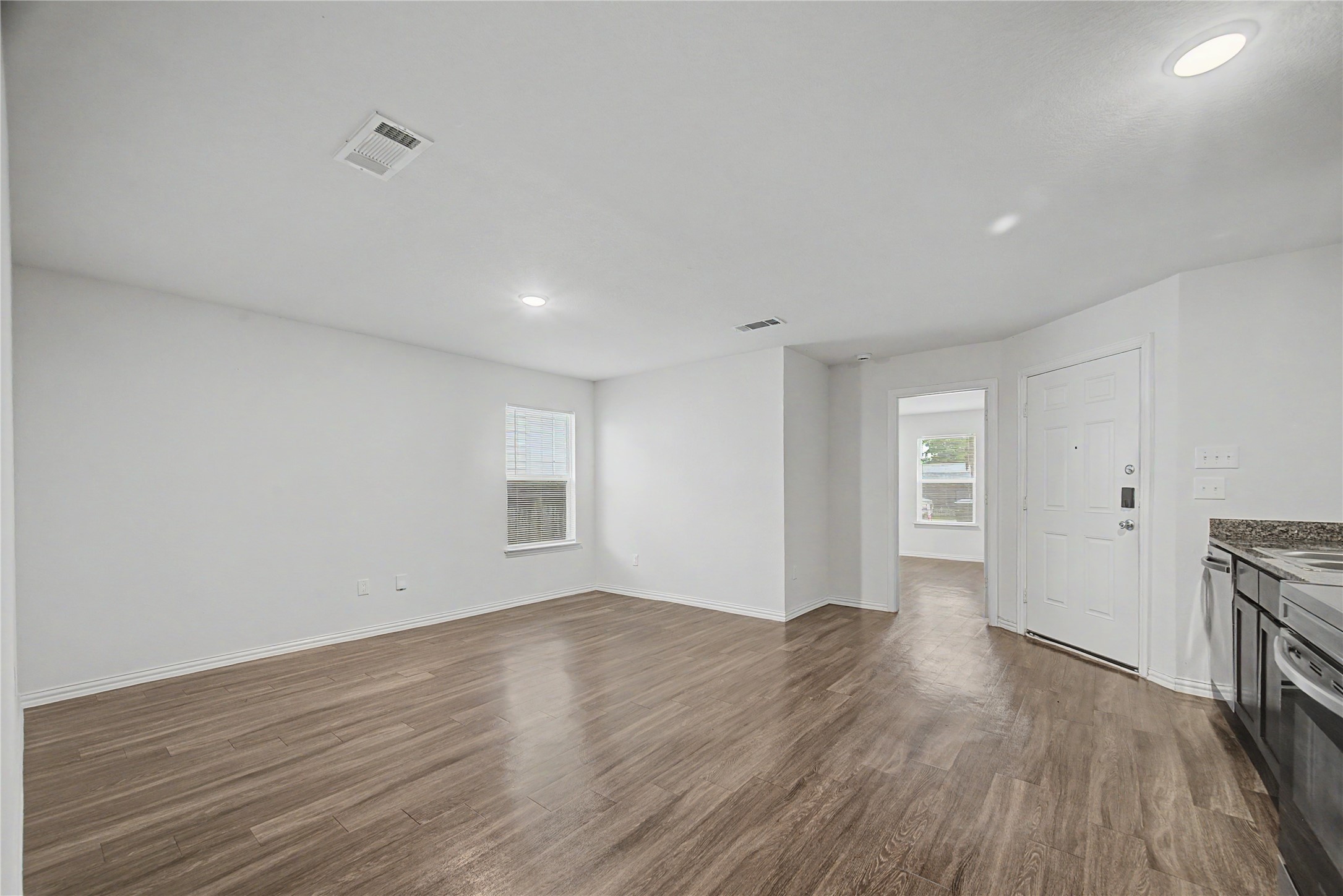 5409 Nielan Street B Property Photo 10