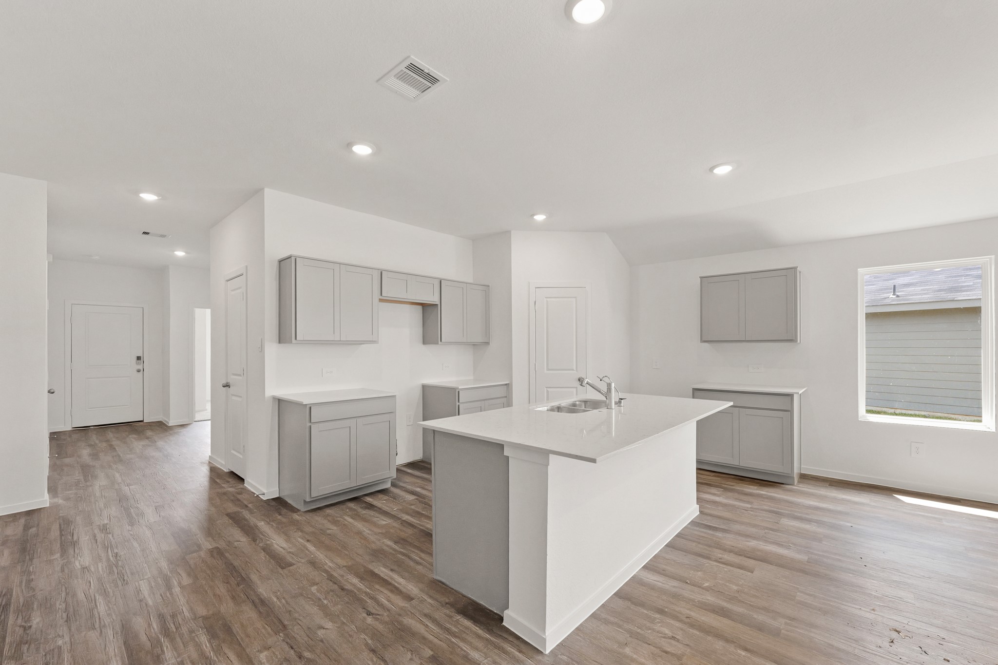 14718 Frosted Leaf Trail Property Photo 3